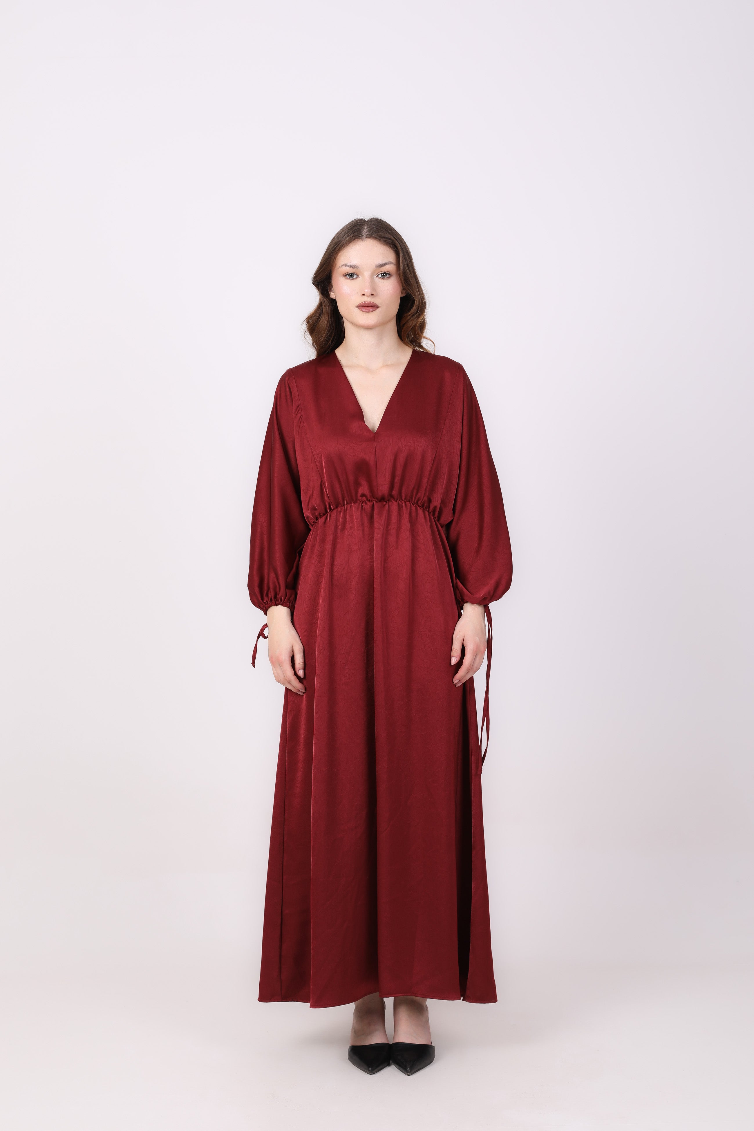 Dress  - Satin with a tie at the sleeve