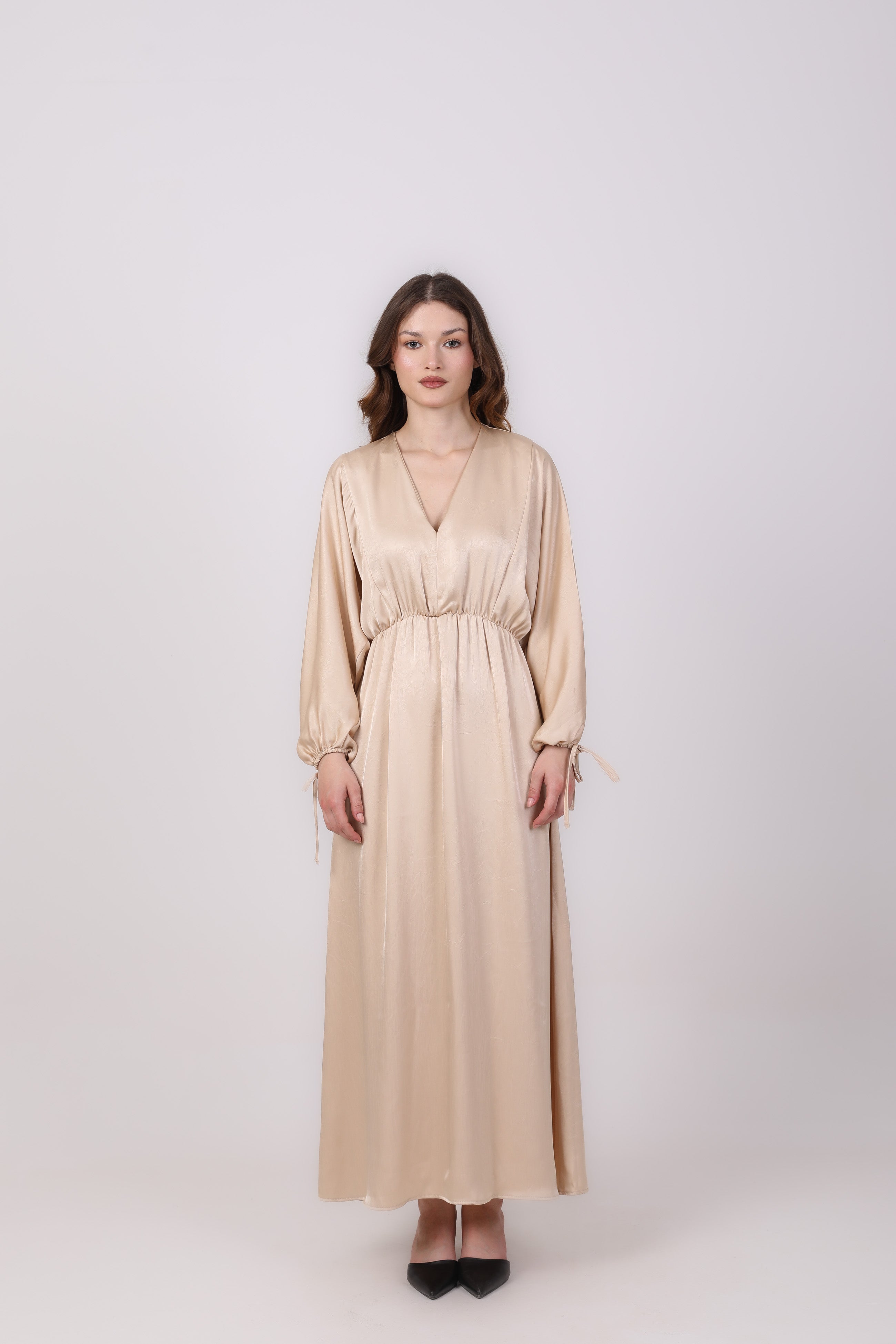 Dress  - Satin with a tie at the sleeve