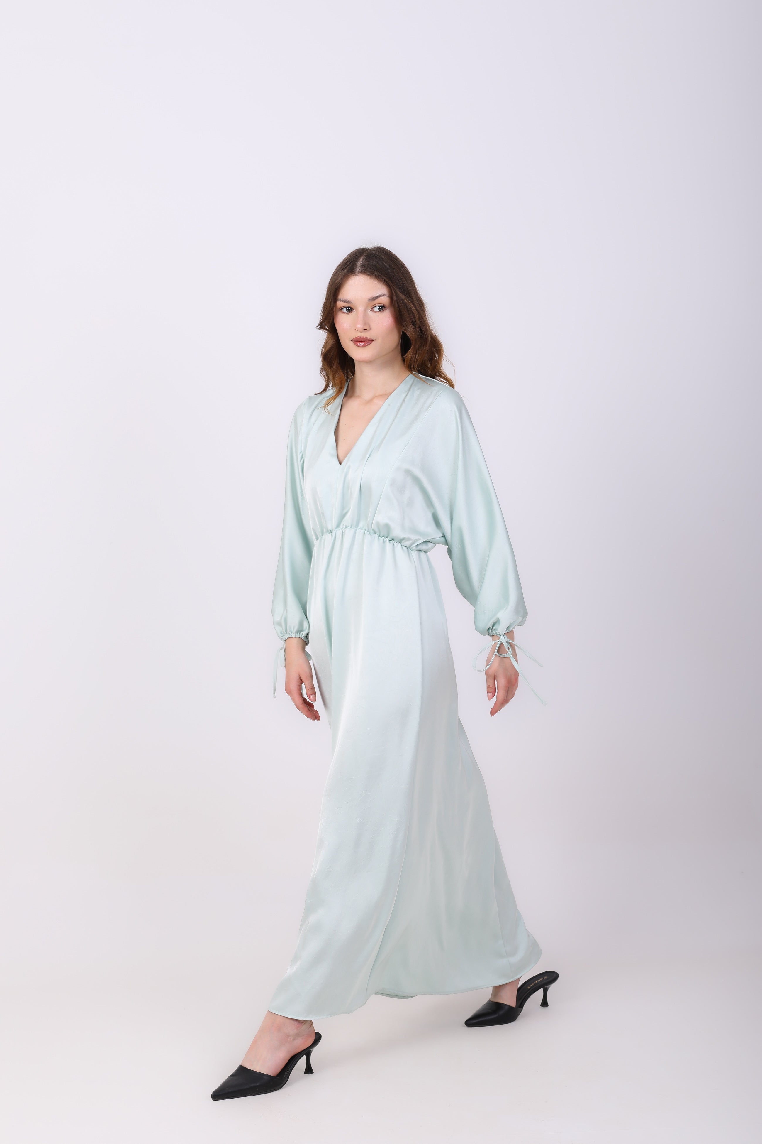 Dress  - Satin with a tie at the sleeve