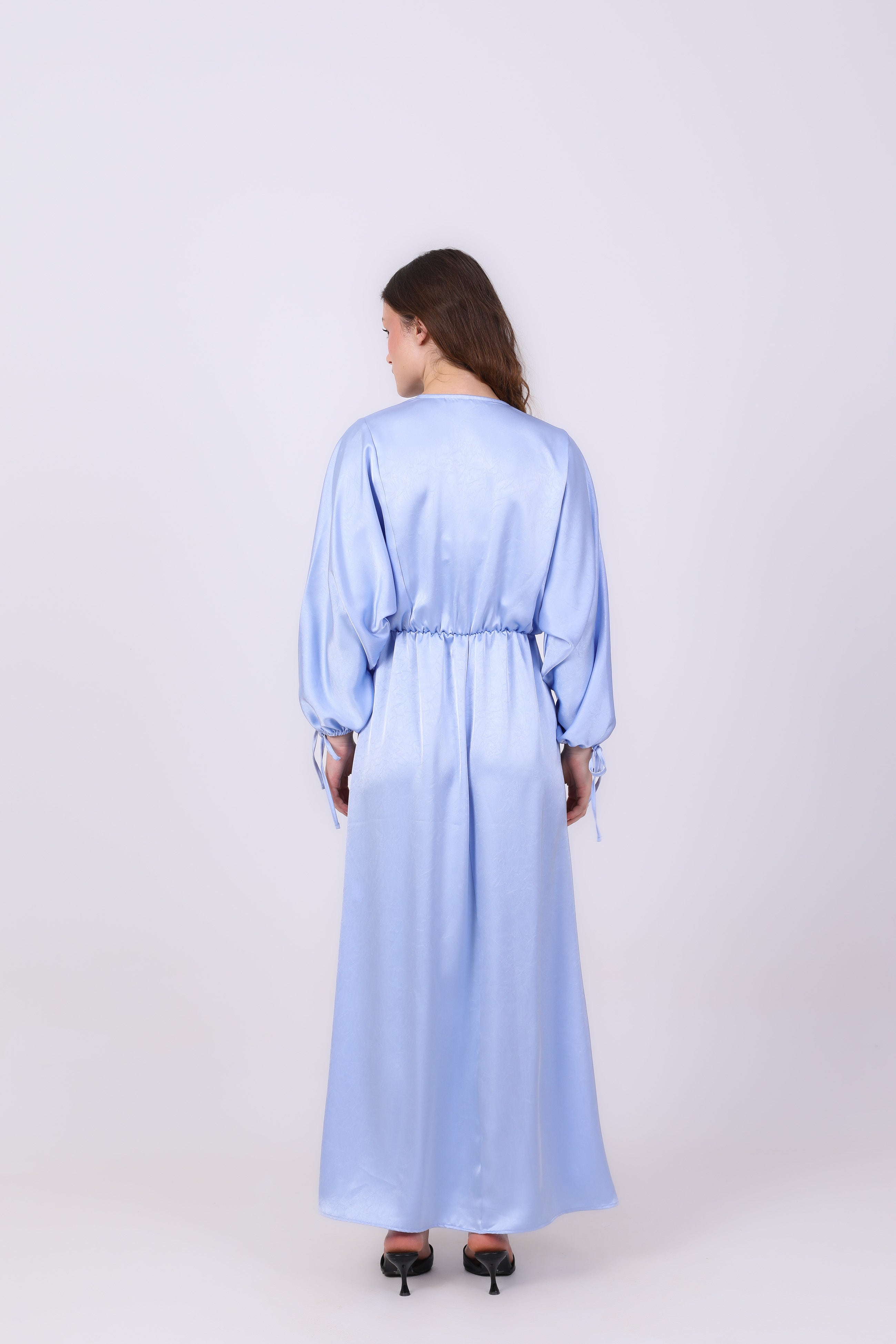 Dress  - Satin with a tie at the sleeve