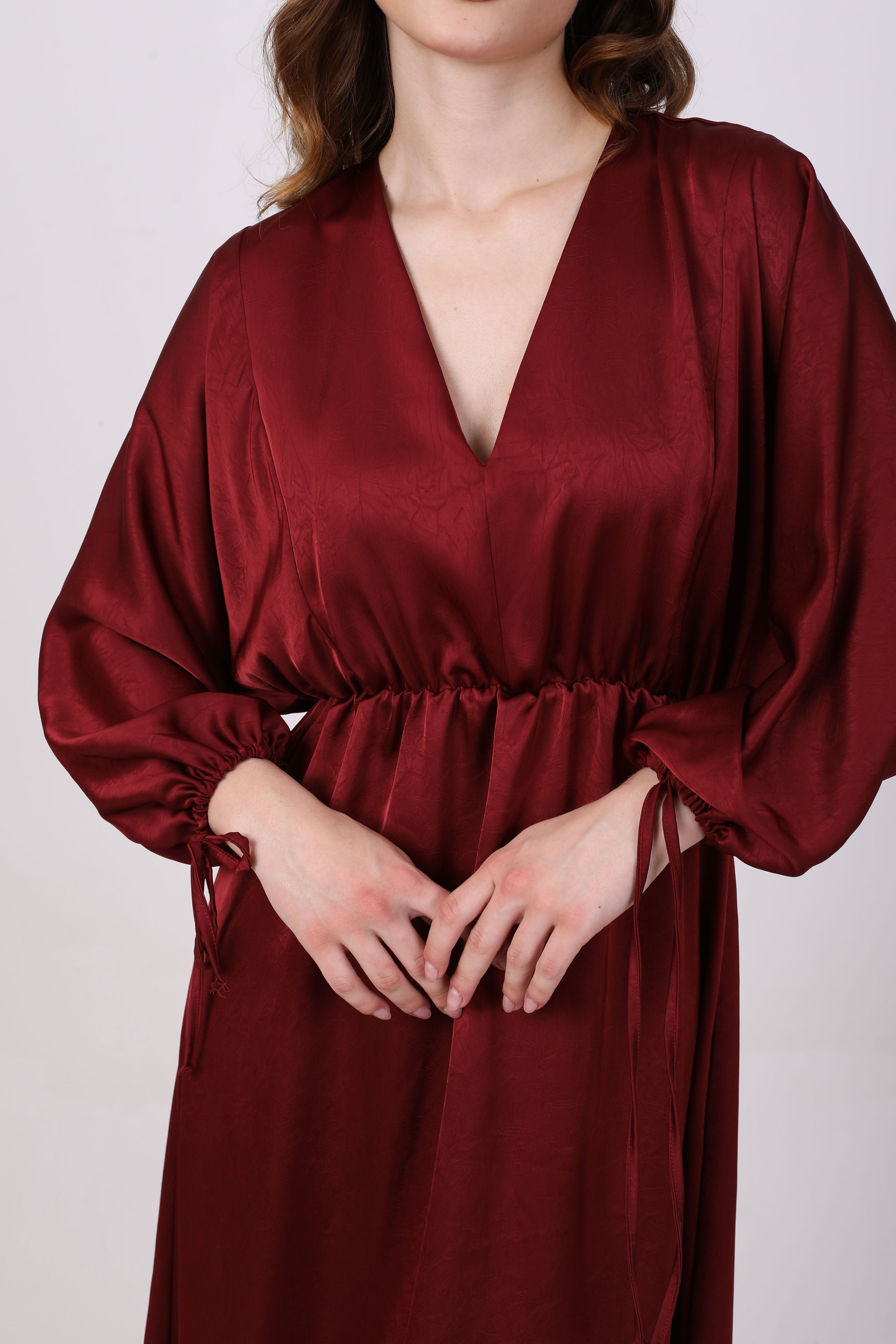 Dress  - Satin with a tie at the sleeve