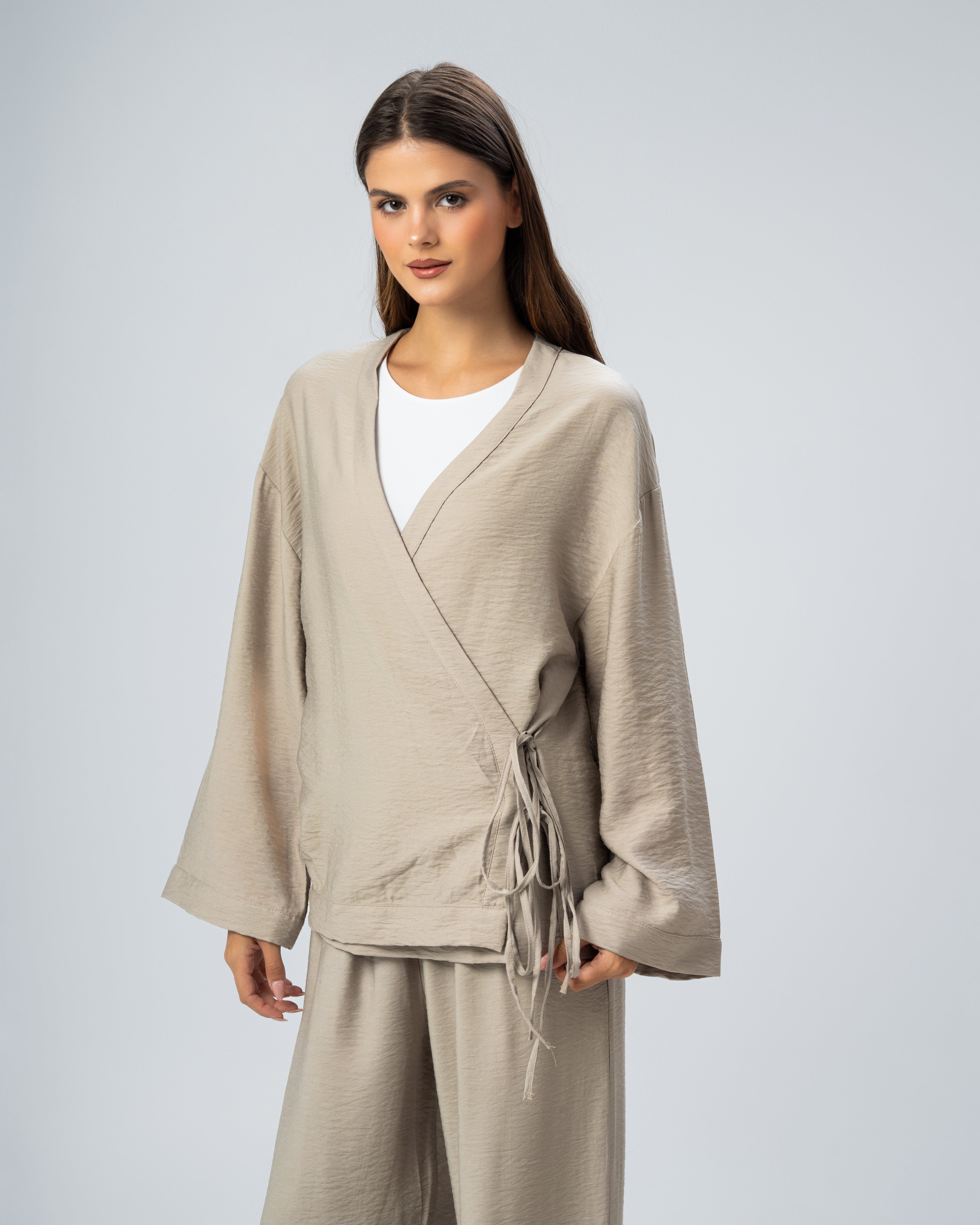Short kimono with tie