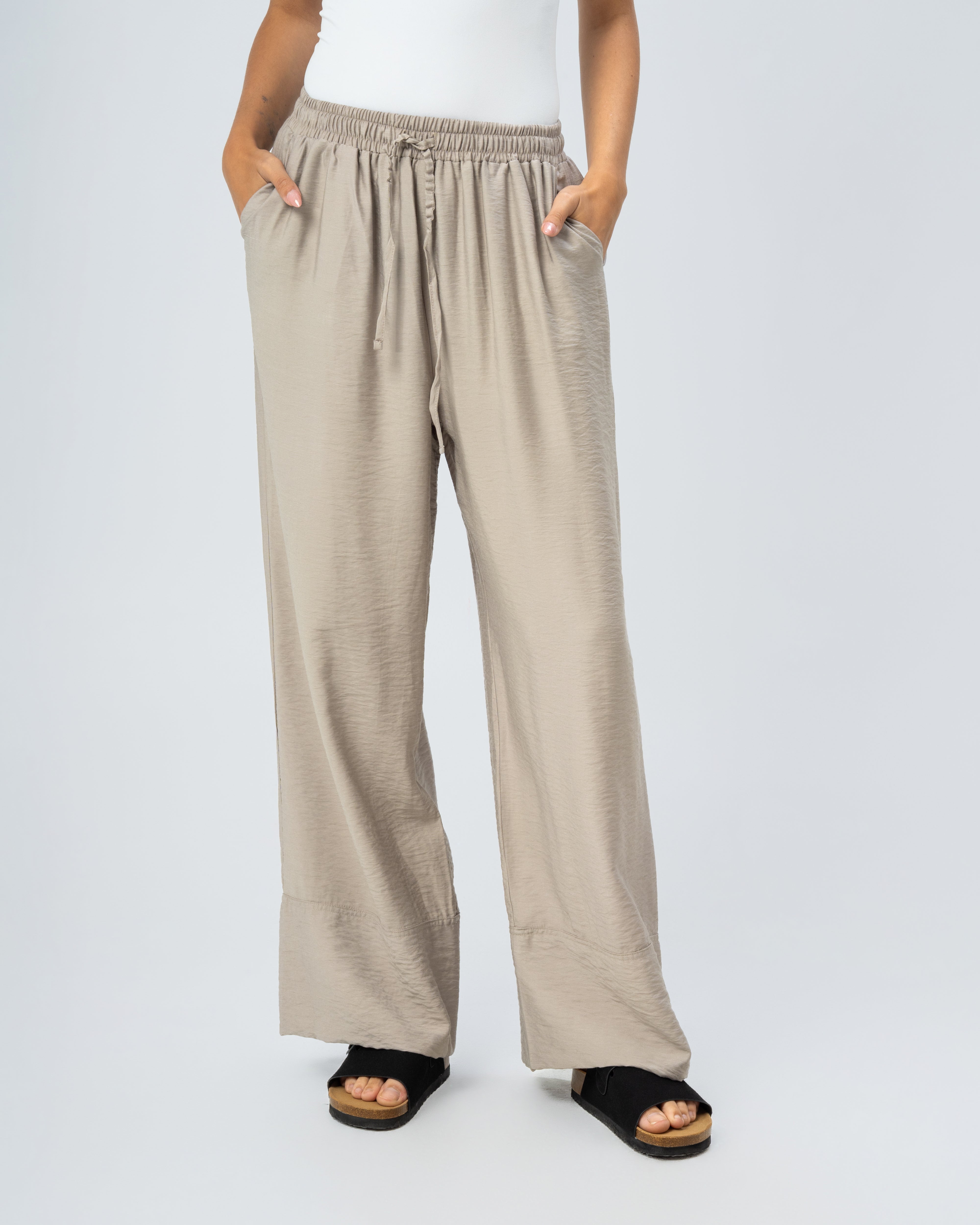 Plain trousers with 2 pockets