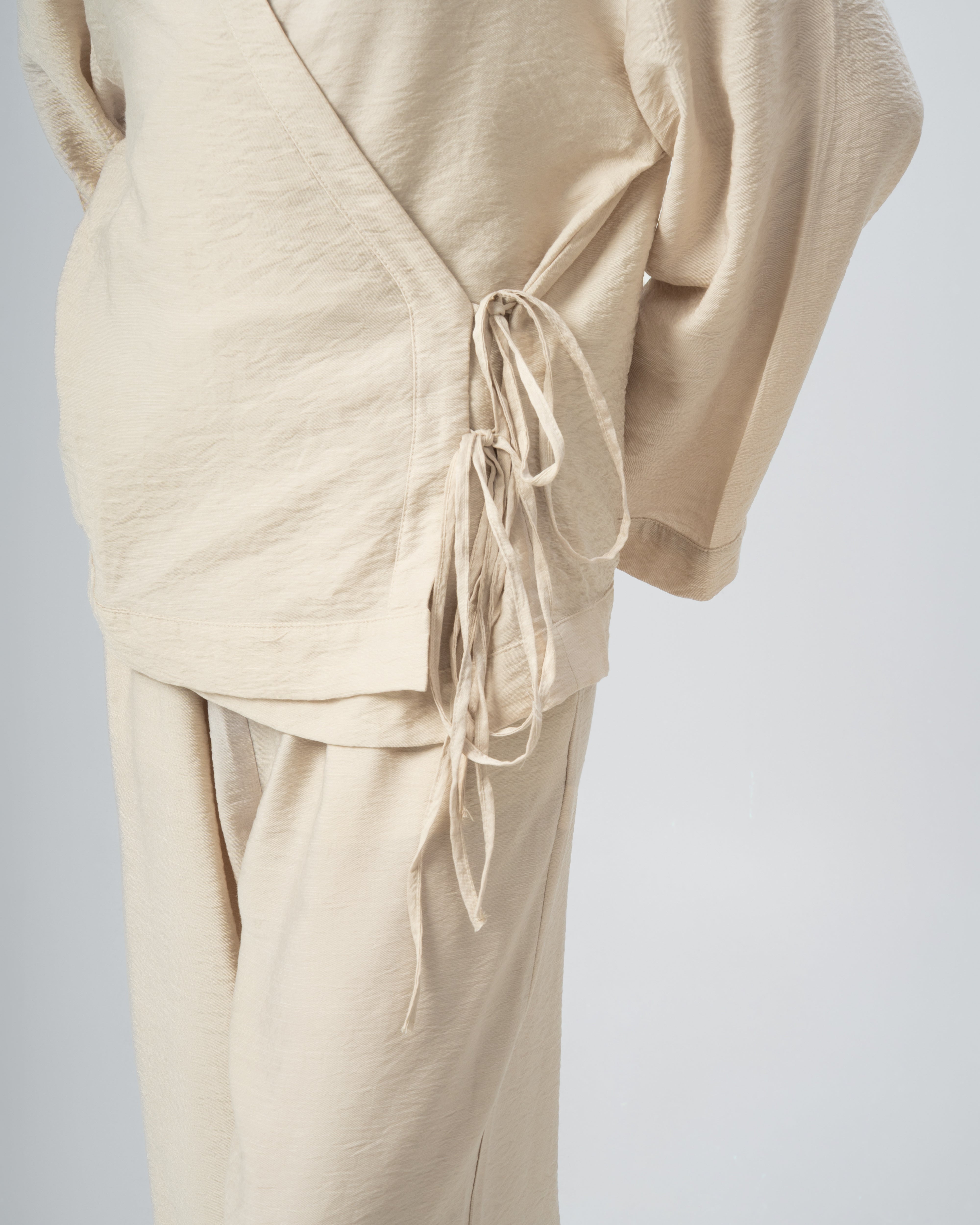 Short kimono with tie