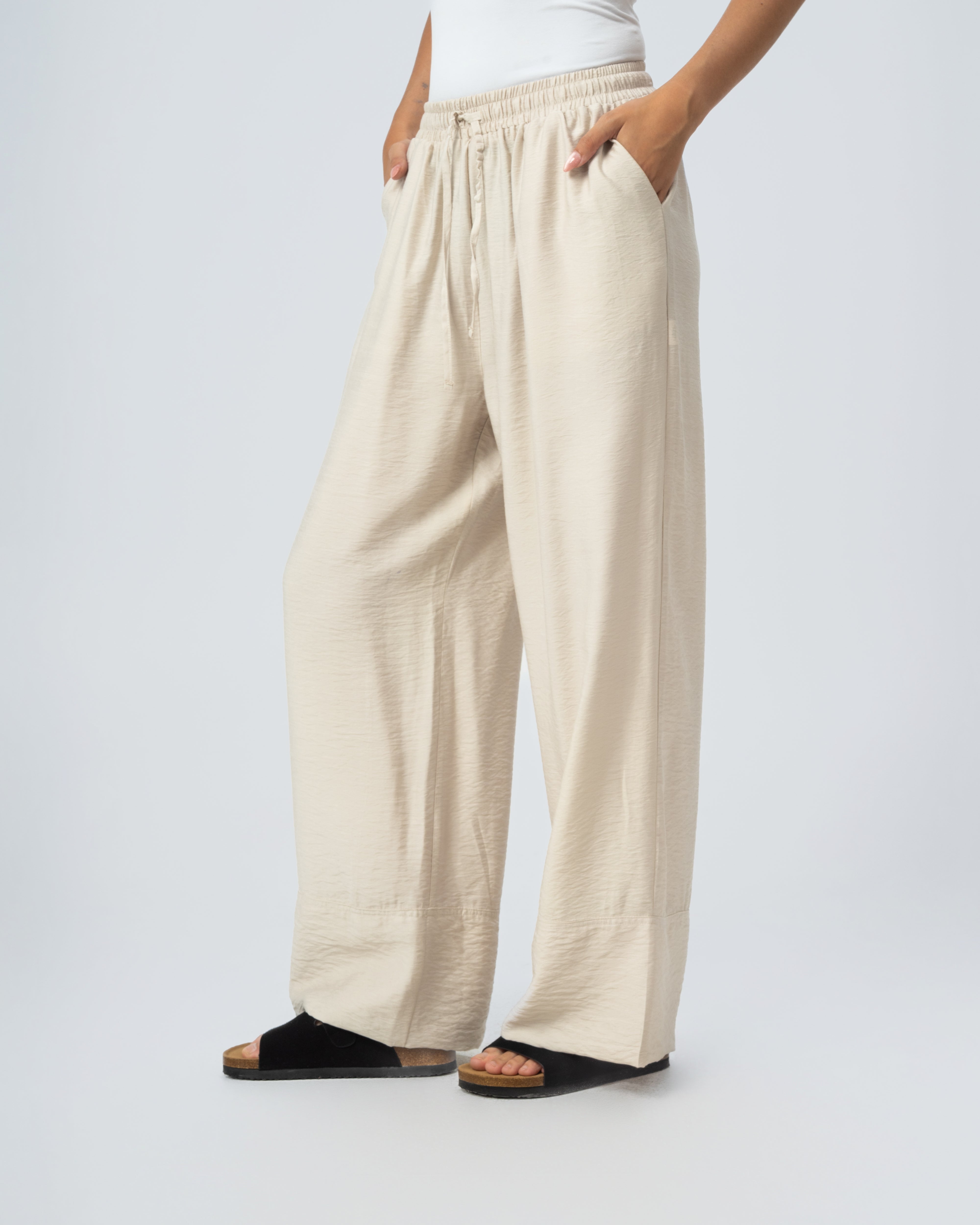Plain trousers with 2 pockets