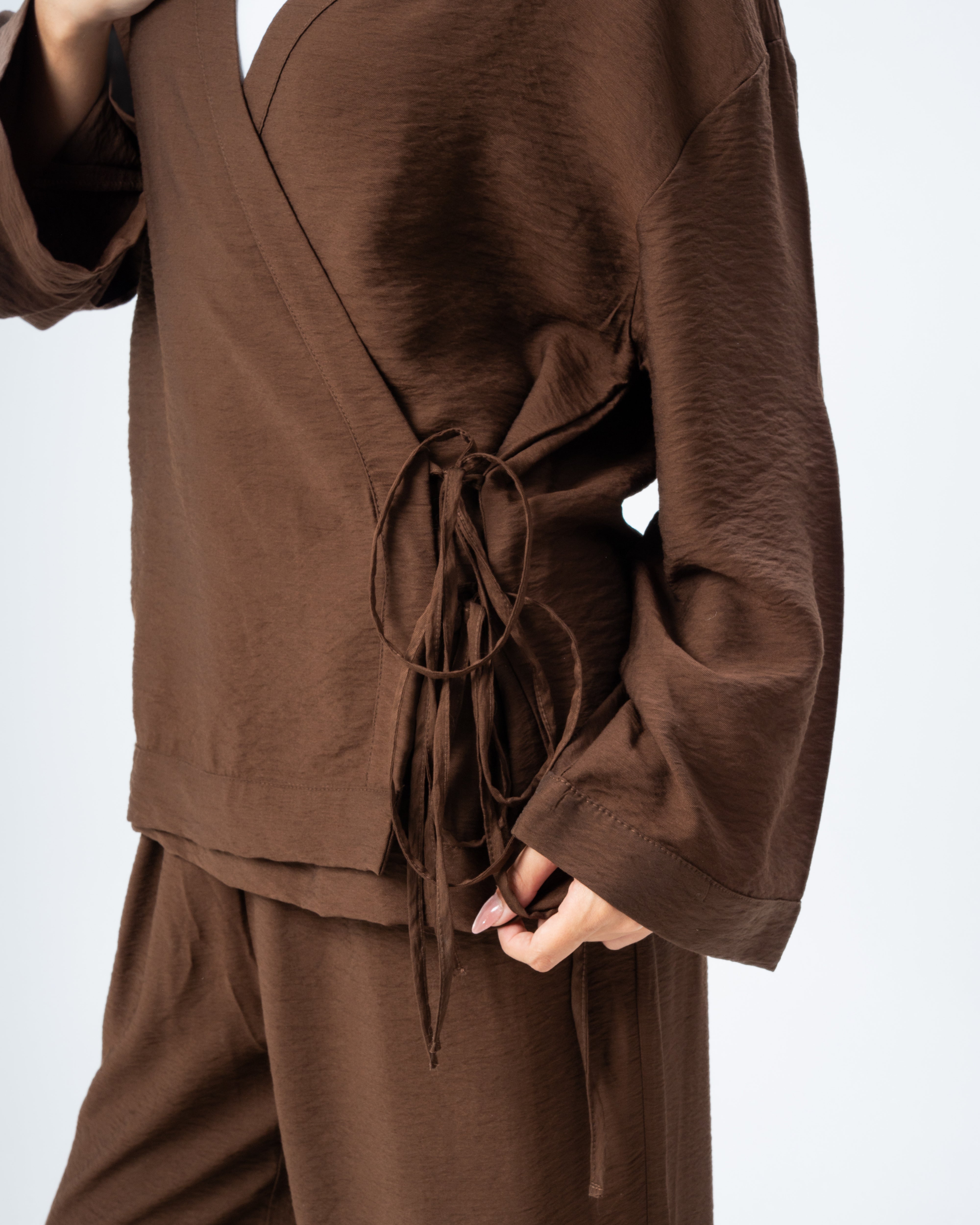 Short kimono with tie