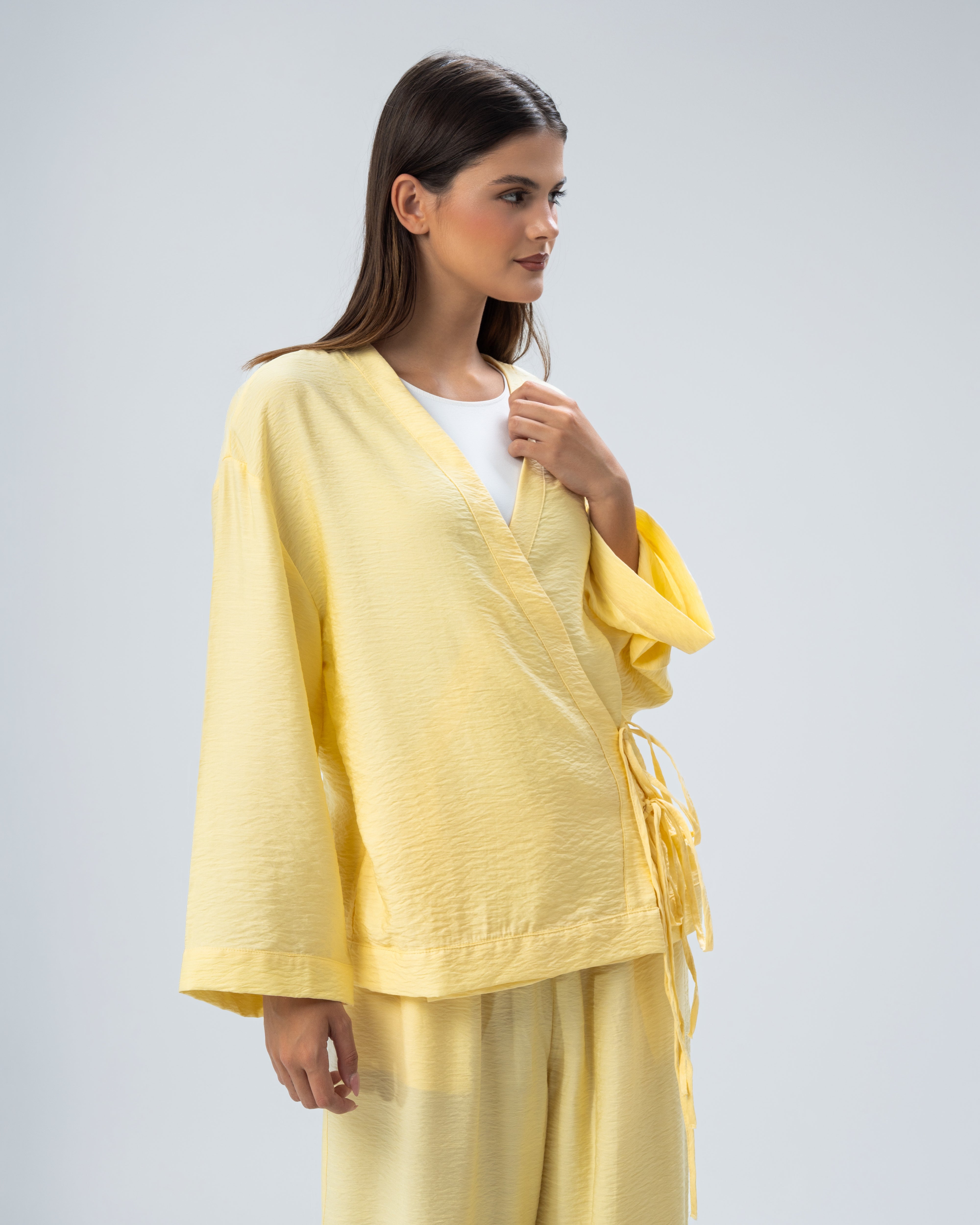 Short kimono with tie