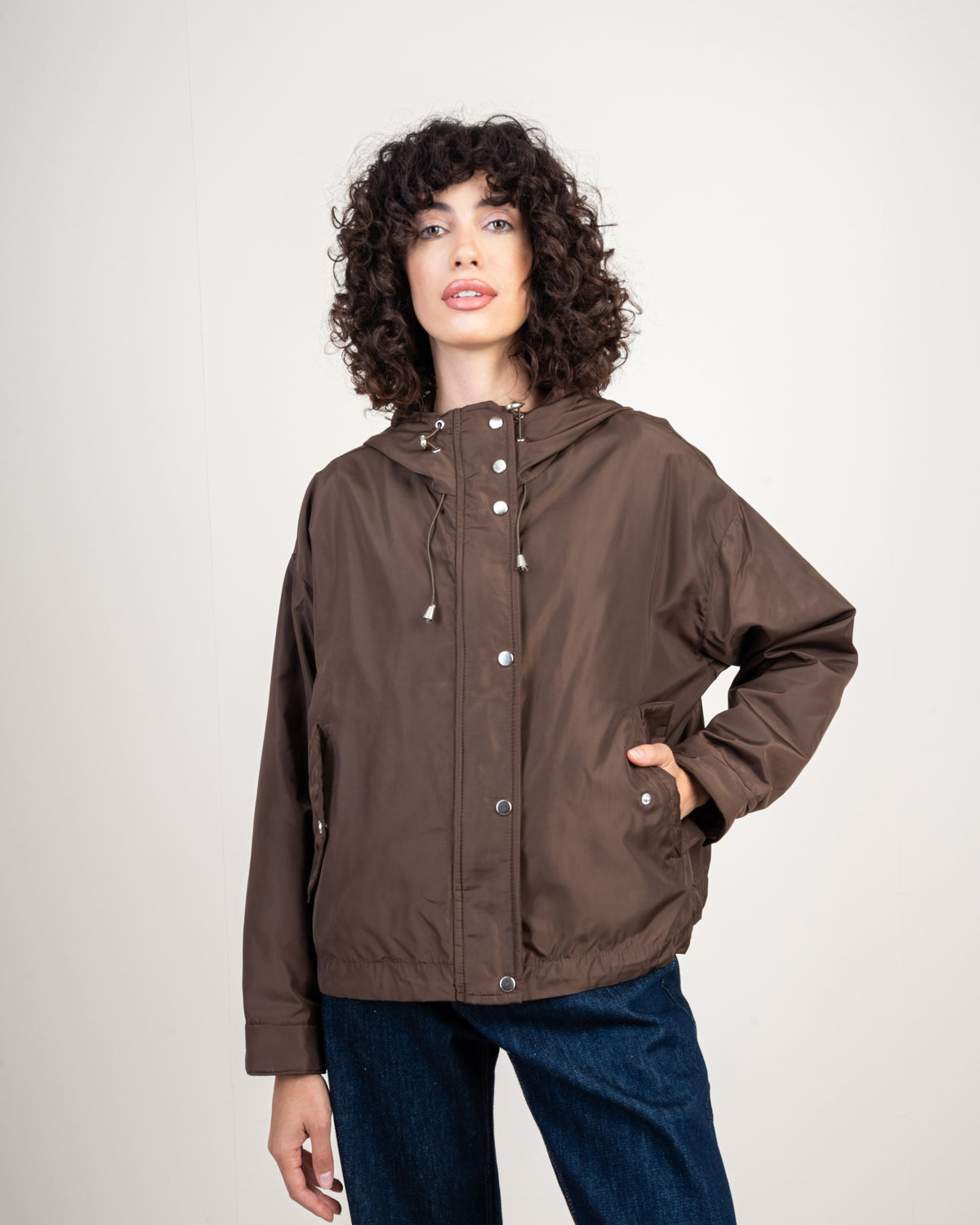 Lightweight jacket with 2 pockets