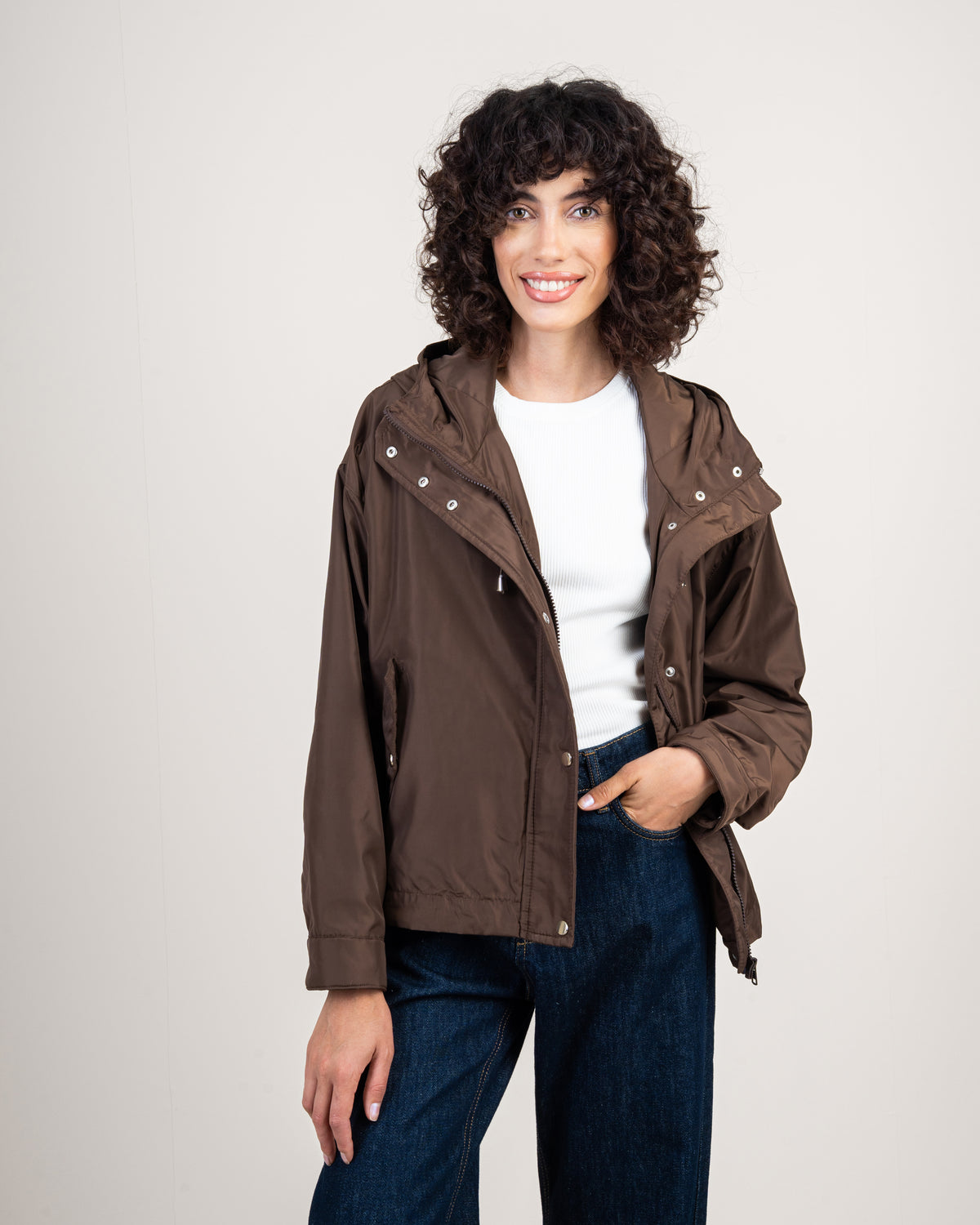 Lightweight jacket with 2 pockets