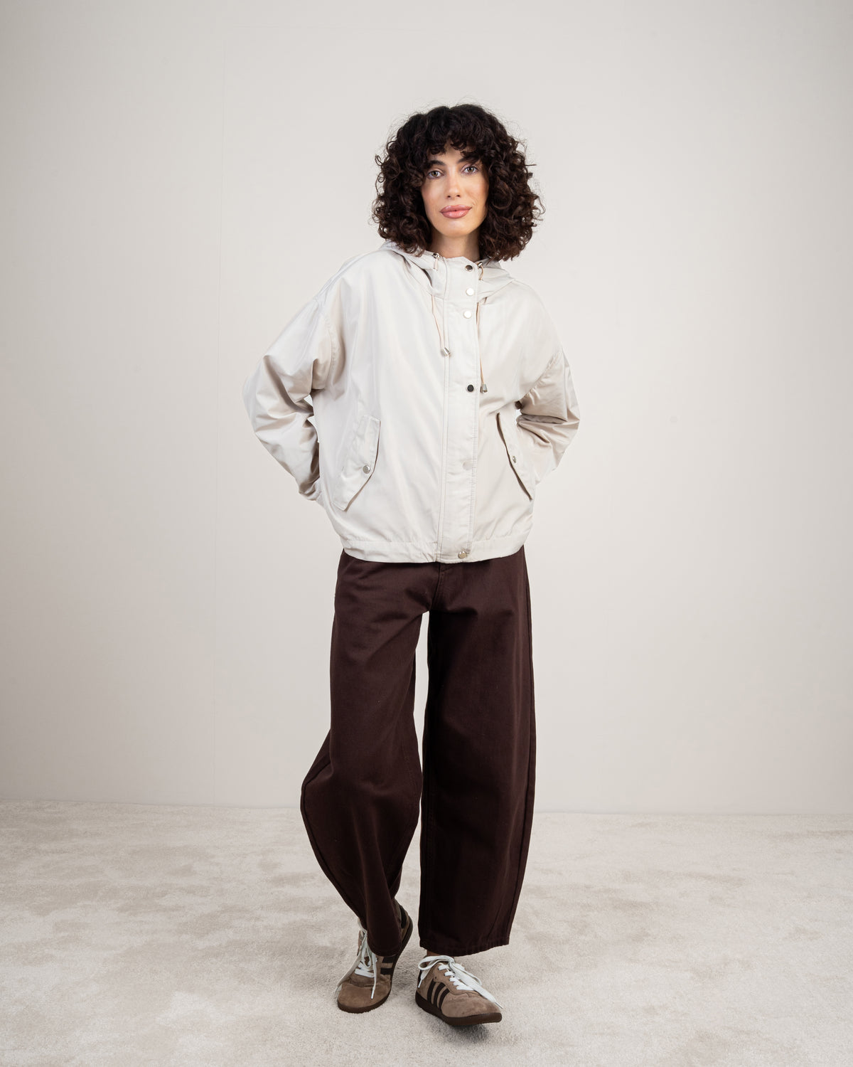 Lightweight jacket with 2 pockets