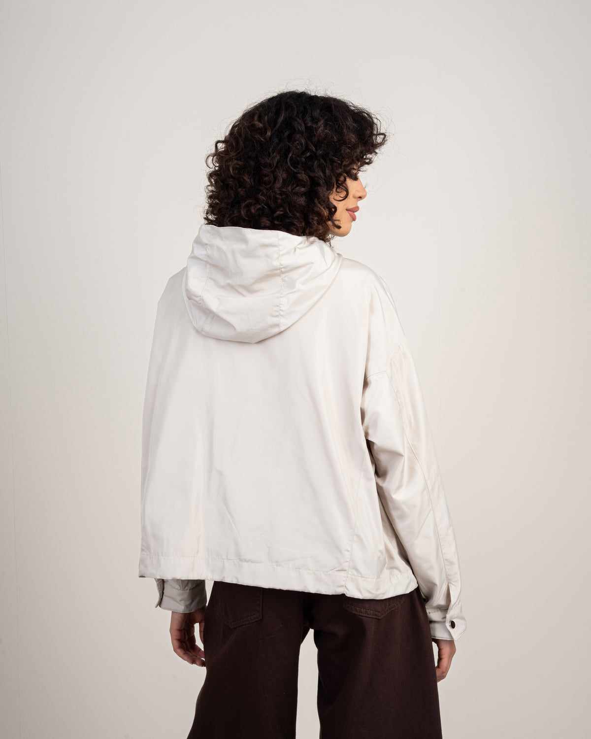 Lightweight jacket with 2 pockets