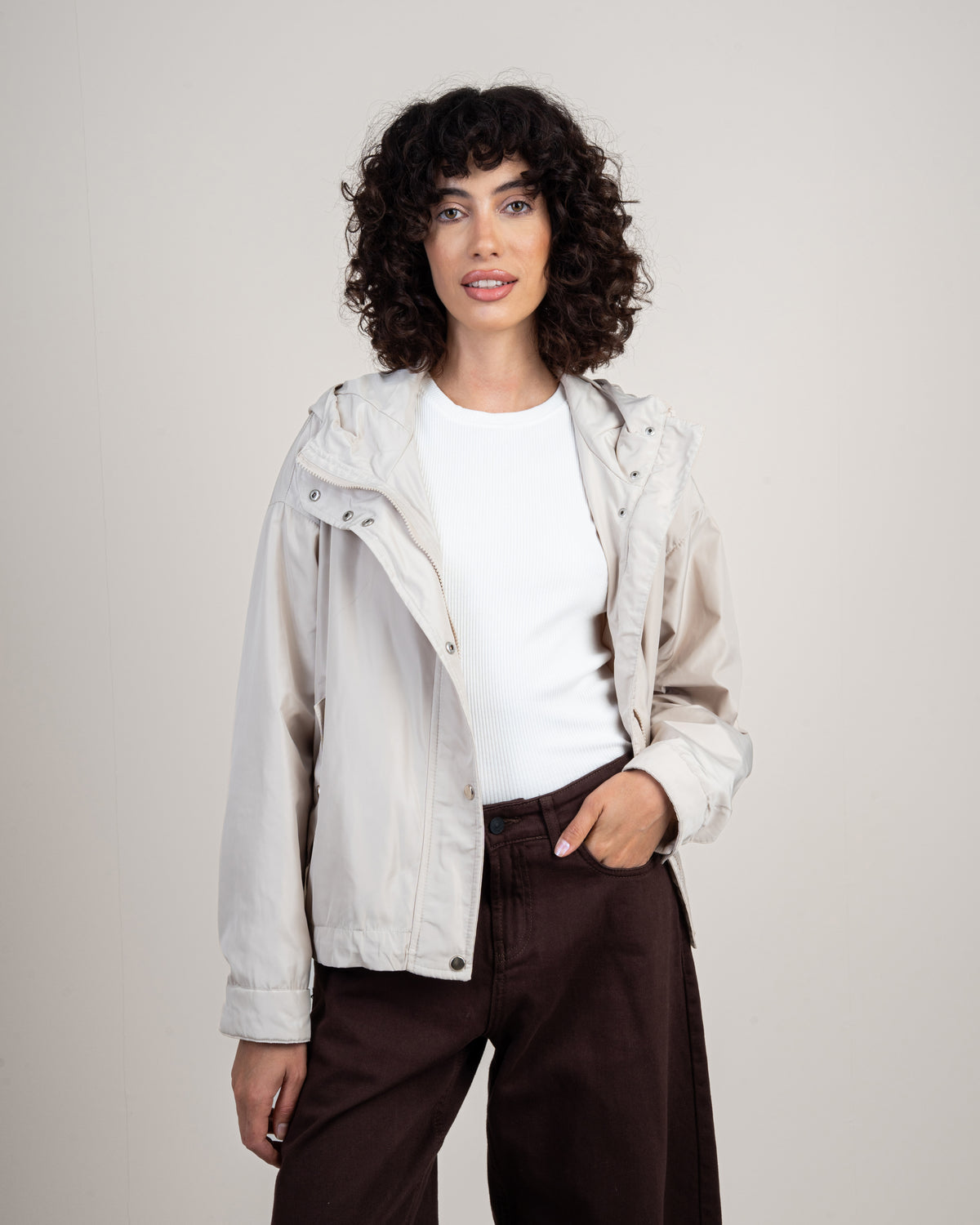 Lightweight jacket with 2 pockets