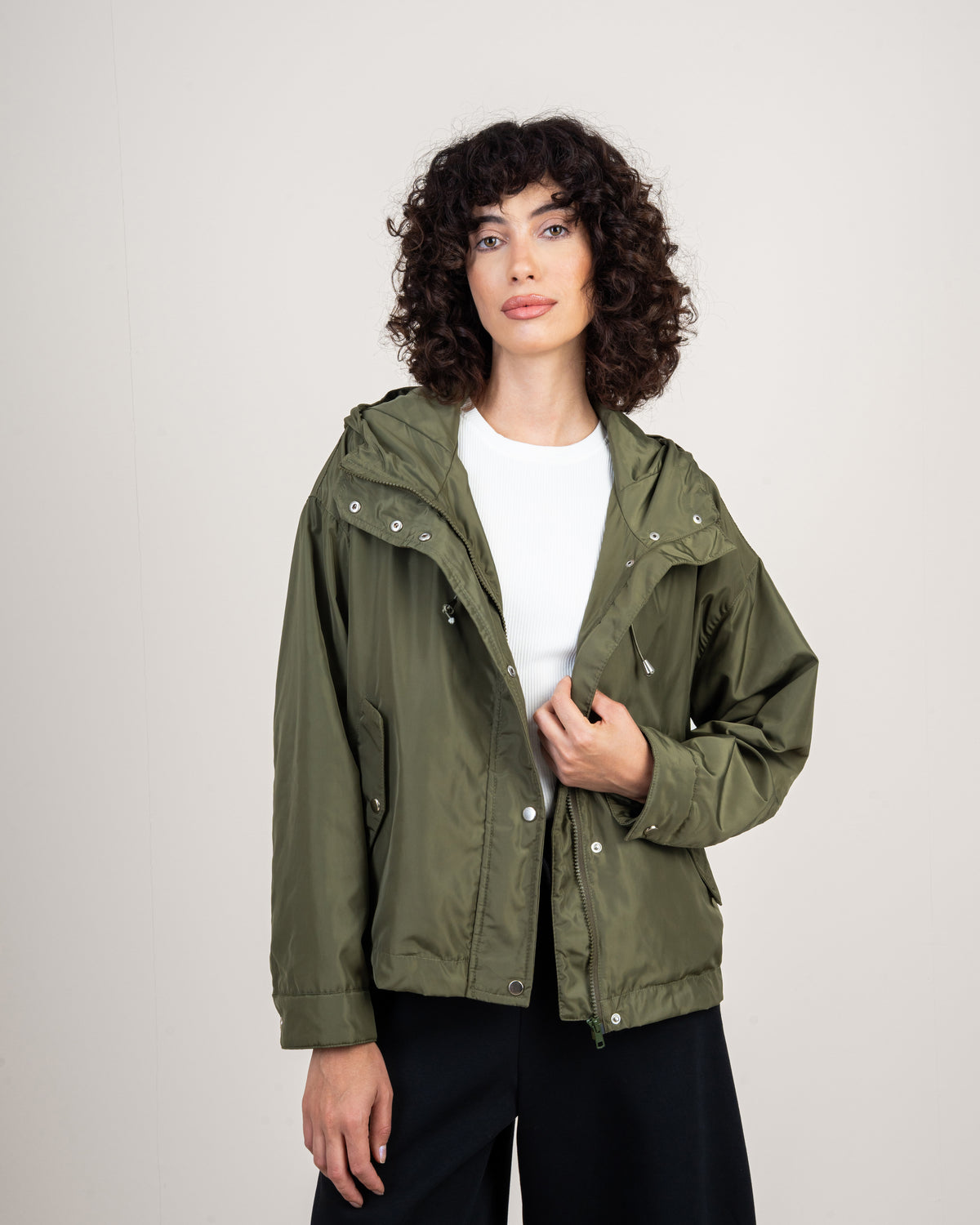 Lightweight jacket with 2 pockets