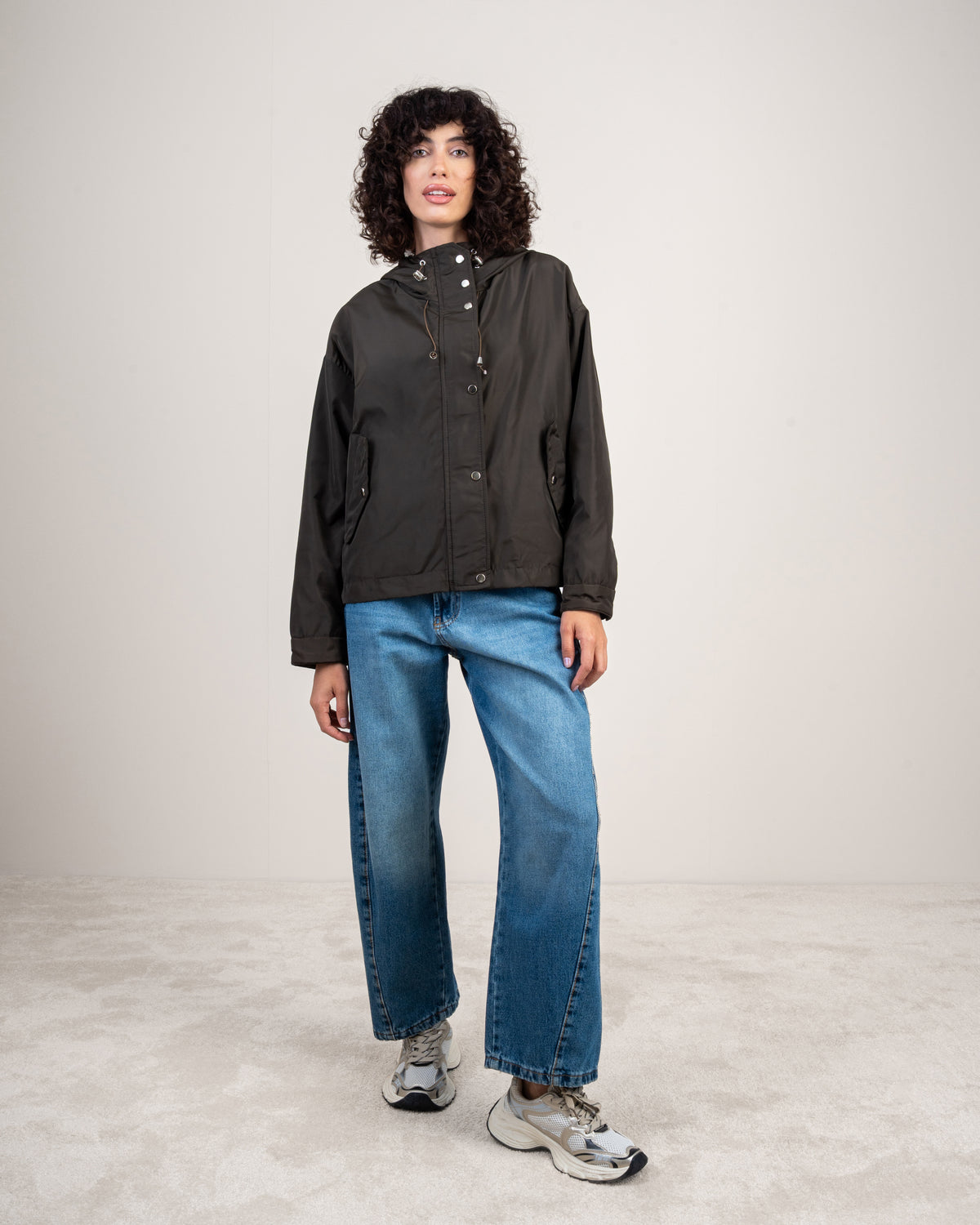Lightweight jacket with 2 pockets