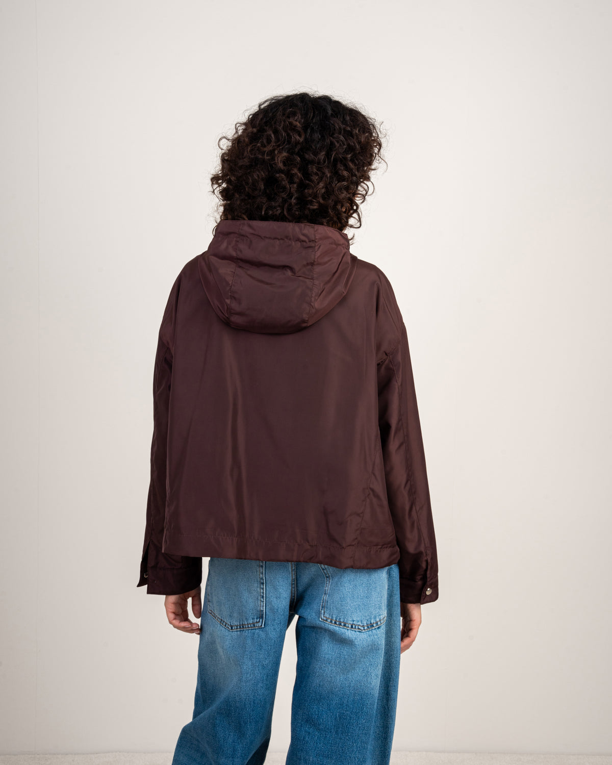 Lightweight jacket with 2 pockets