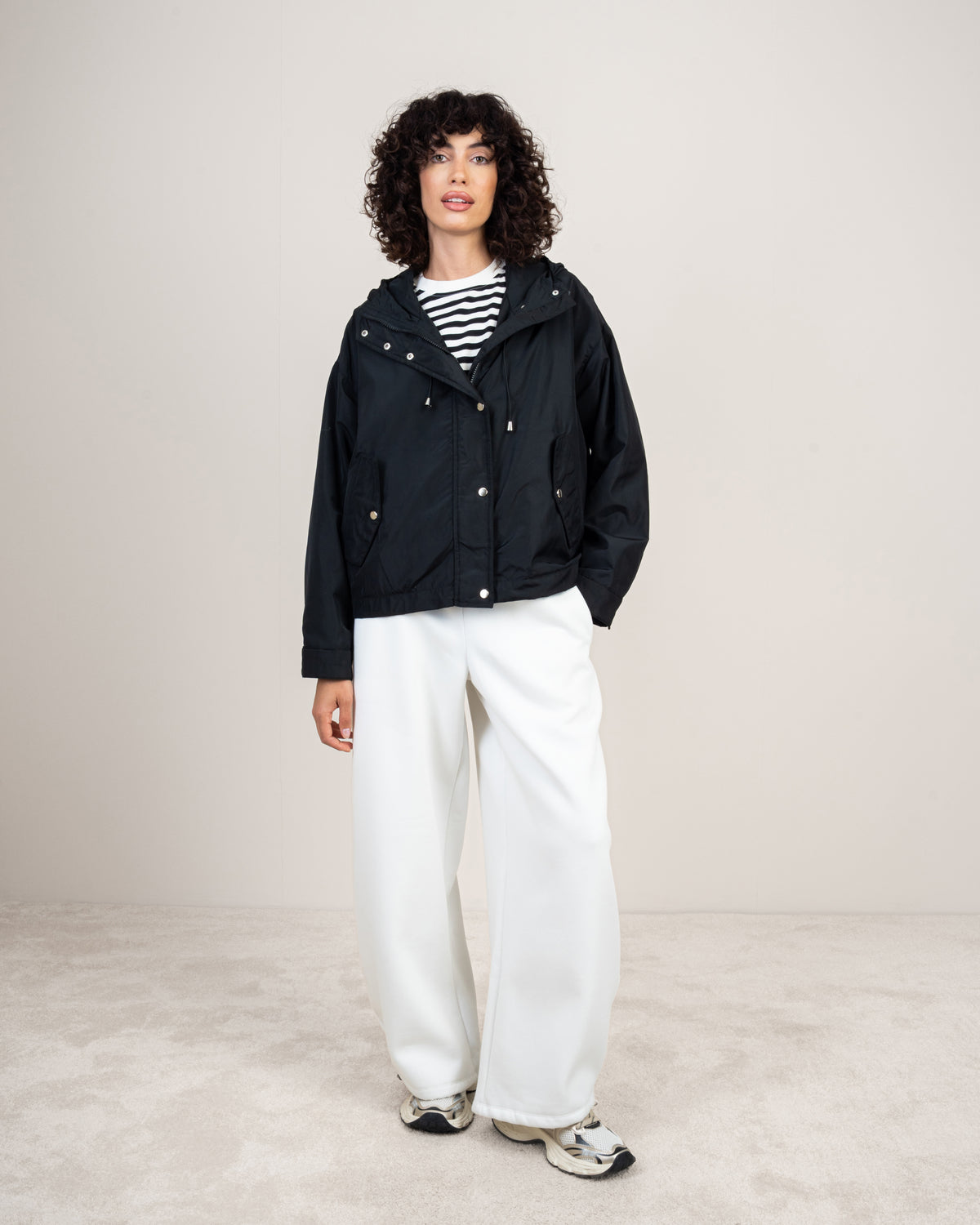Lightweight jacket with 2 pockets