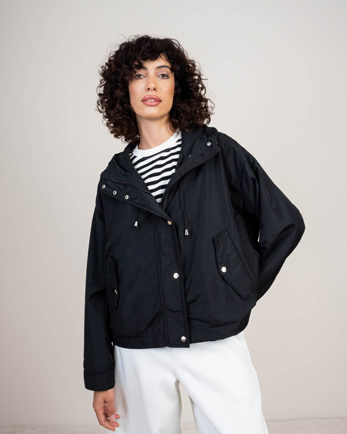 Lightweight jacket with 2 pockets