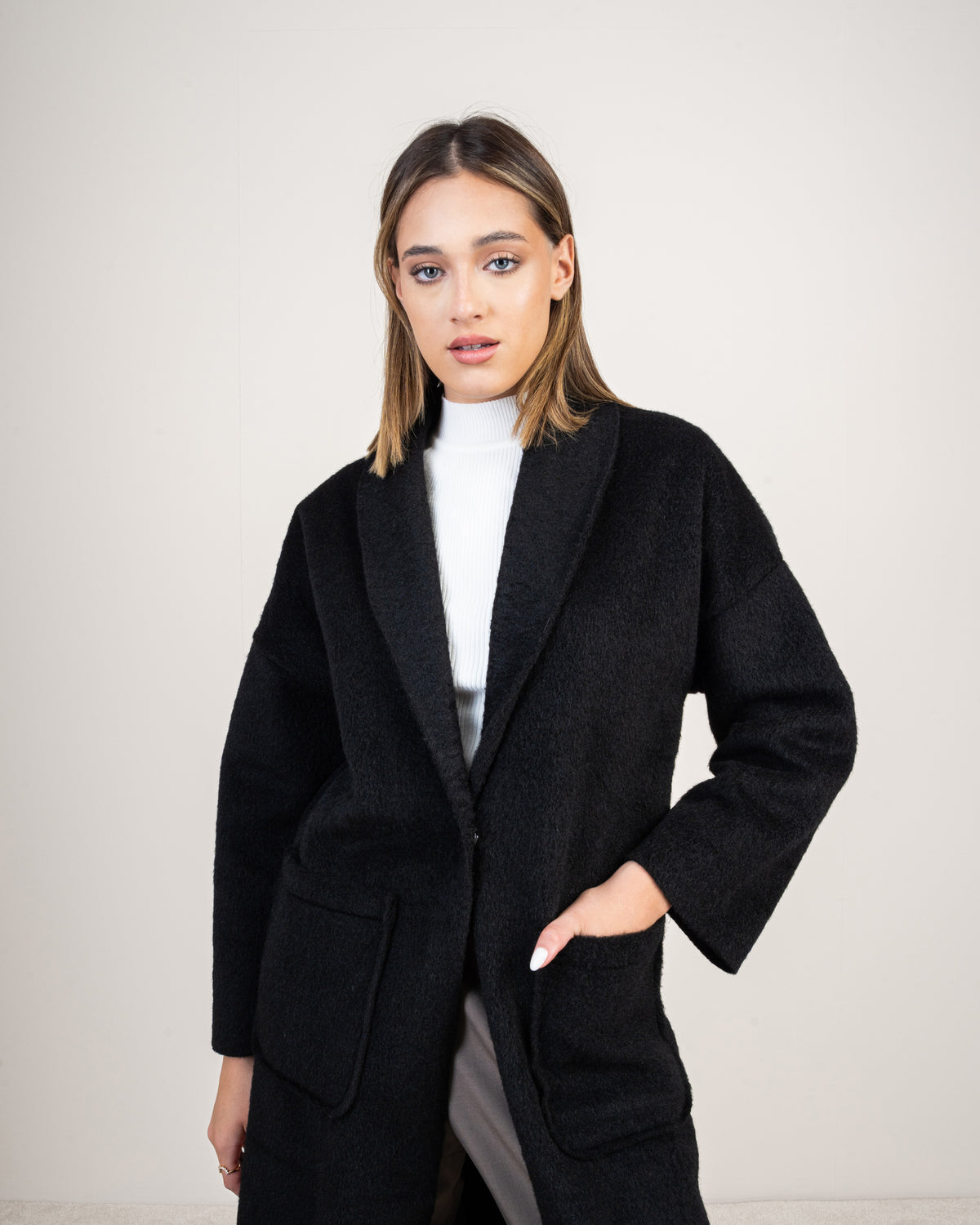 Long wool jacket with 2 pockets
