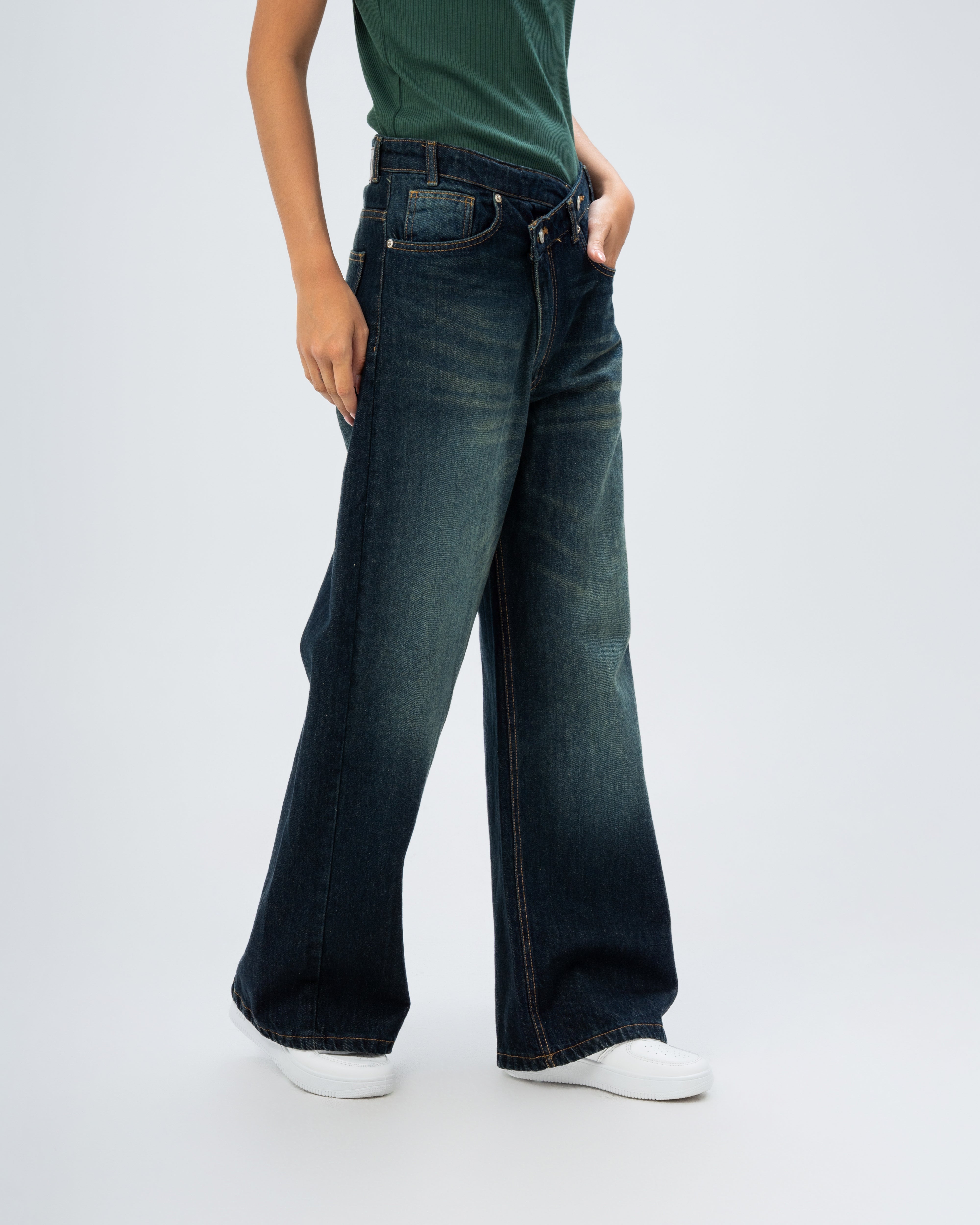 Denim with 2 buttons and a lock