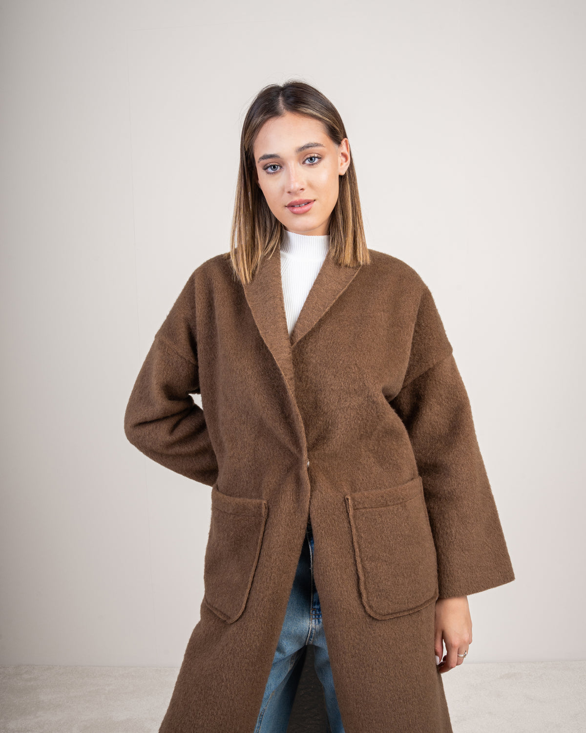 Long wool jacket with 2 pockets