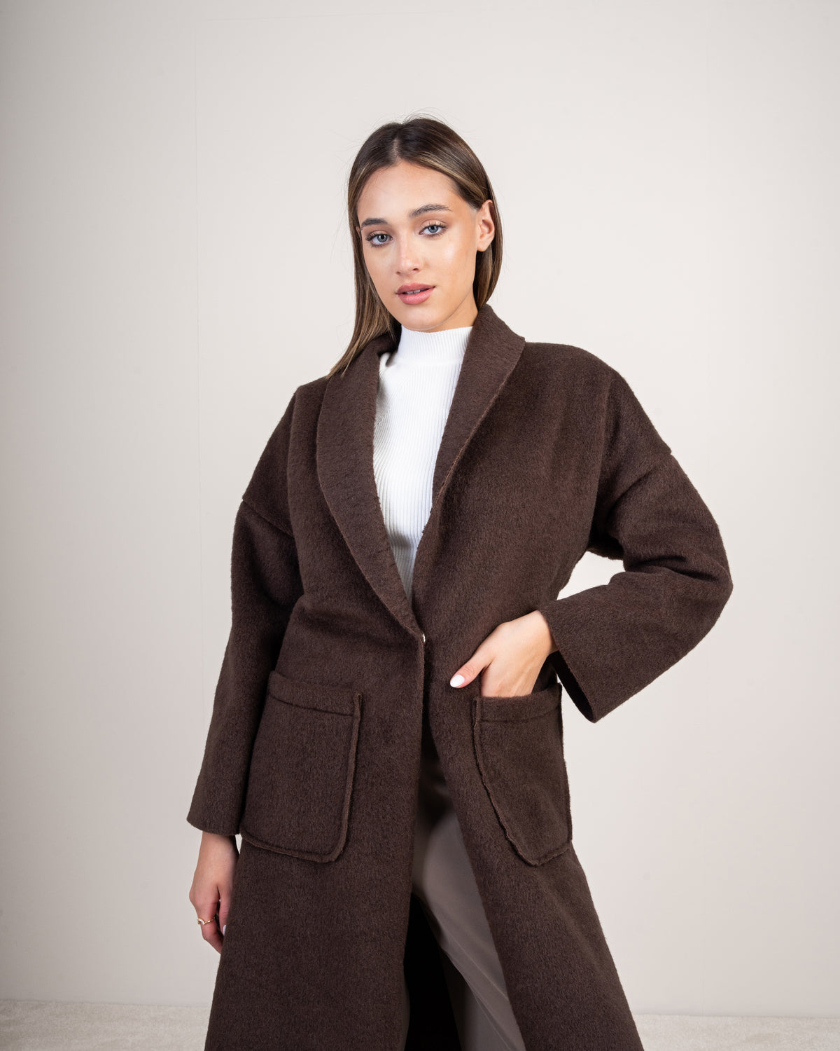 Long wool jacket with 2 pockets