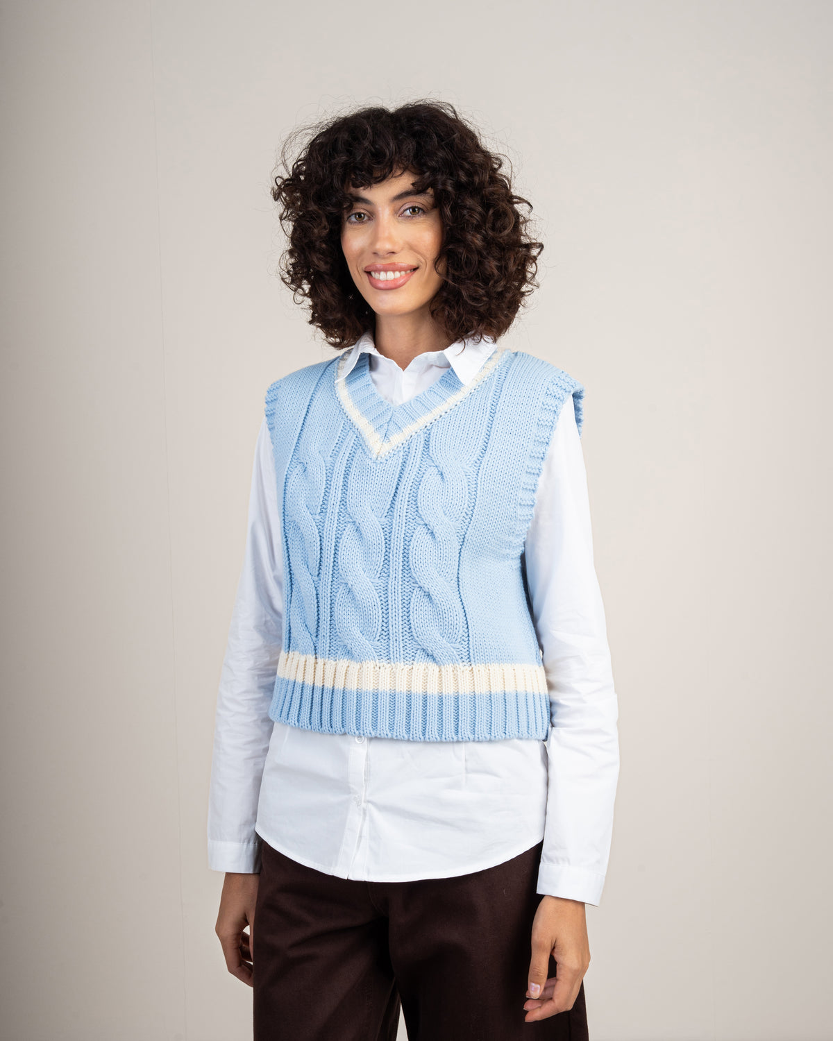 Short vest with a stripe