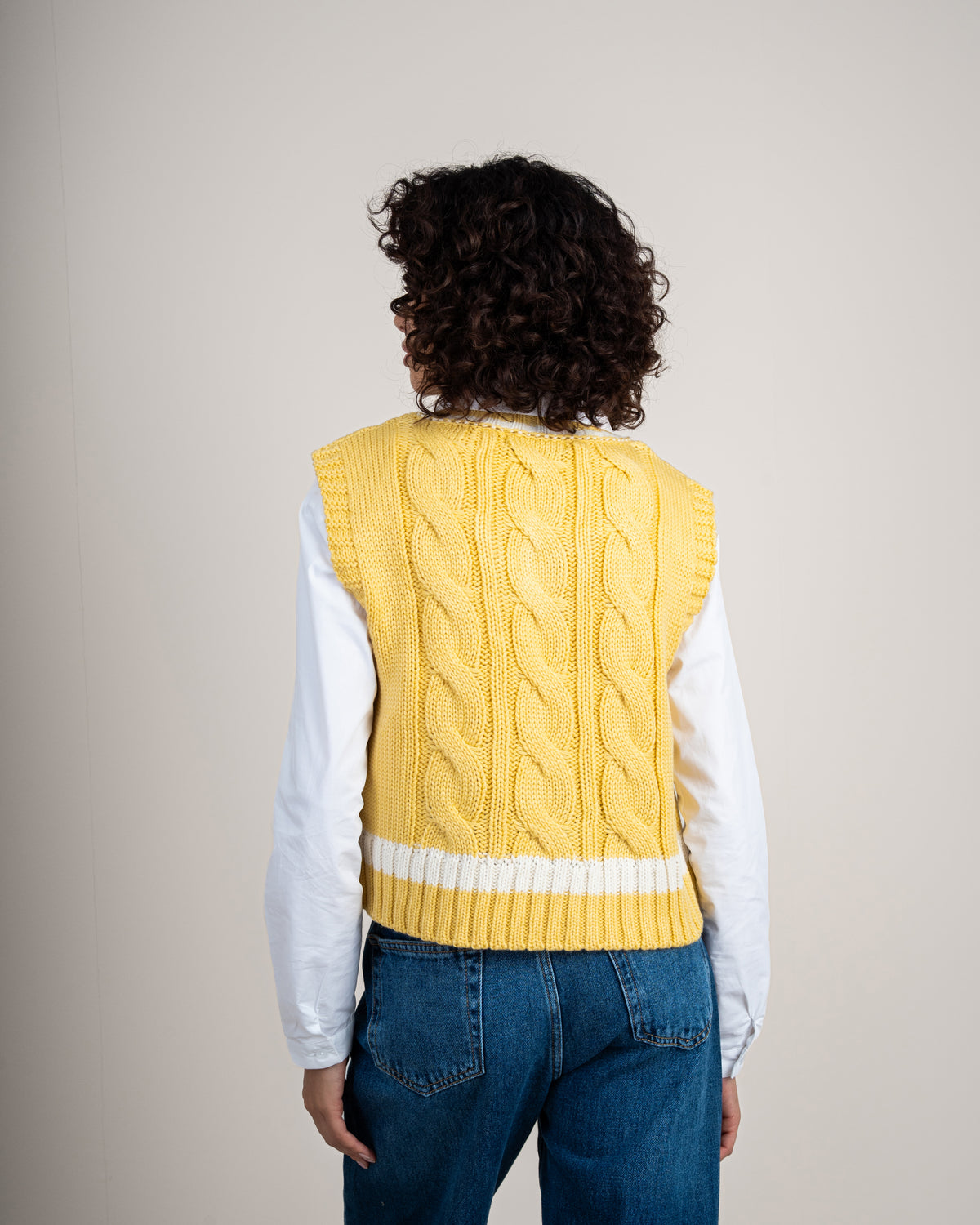 Short vest with a stripe
