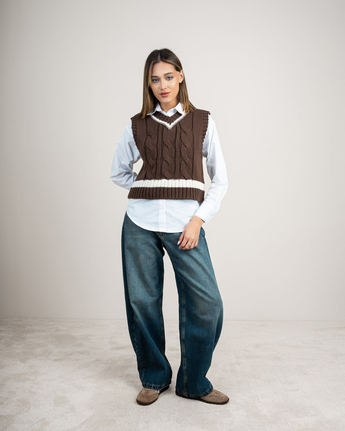 Short vest with a stripe