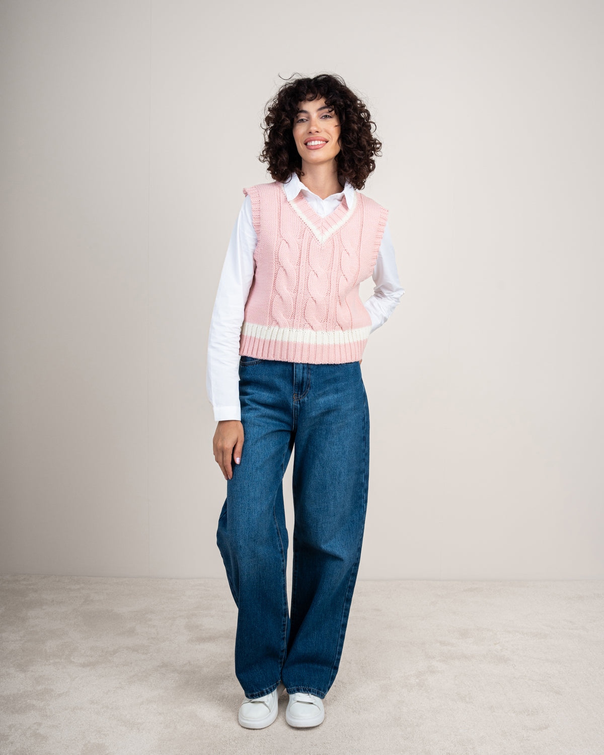 Short vest with a stripe