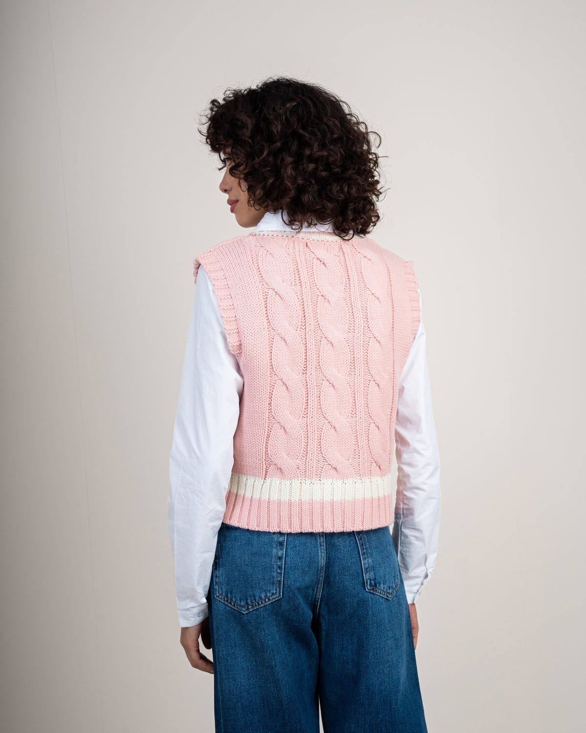 Short vest with a stripe
