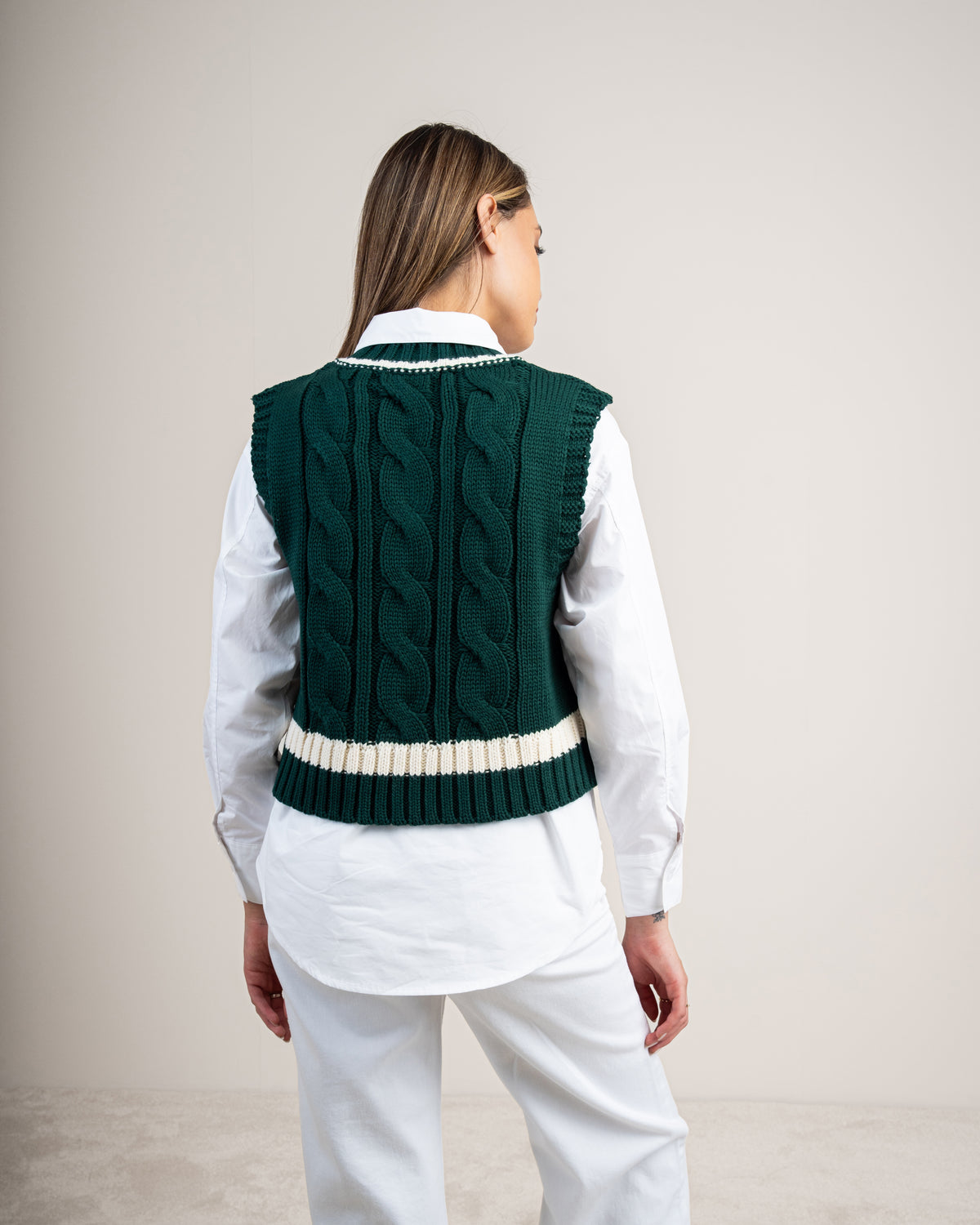 Short vest with a stripe