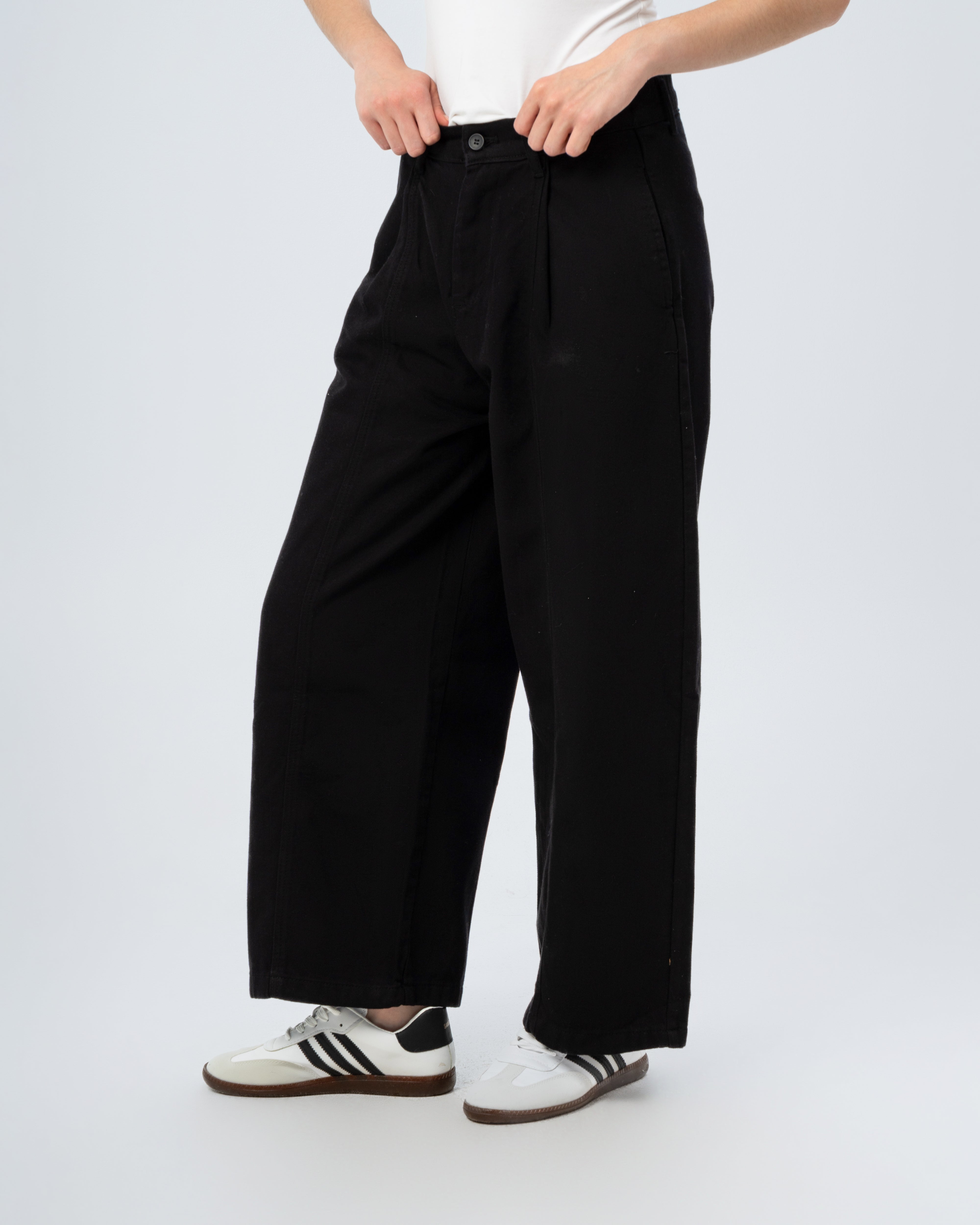Gabardine trousers with two pockets