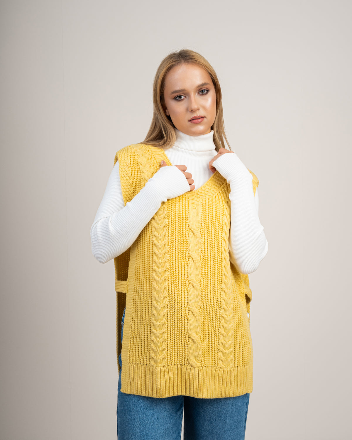 Cable Knitwear Vest - With Belt