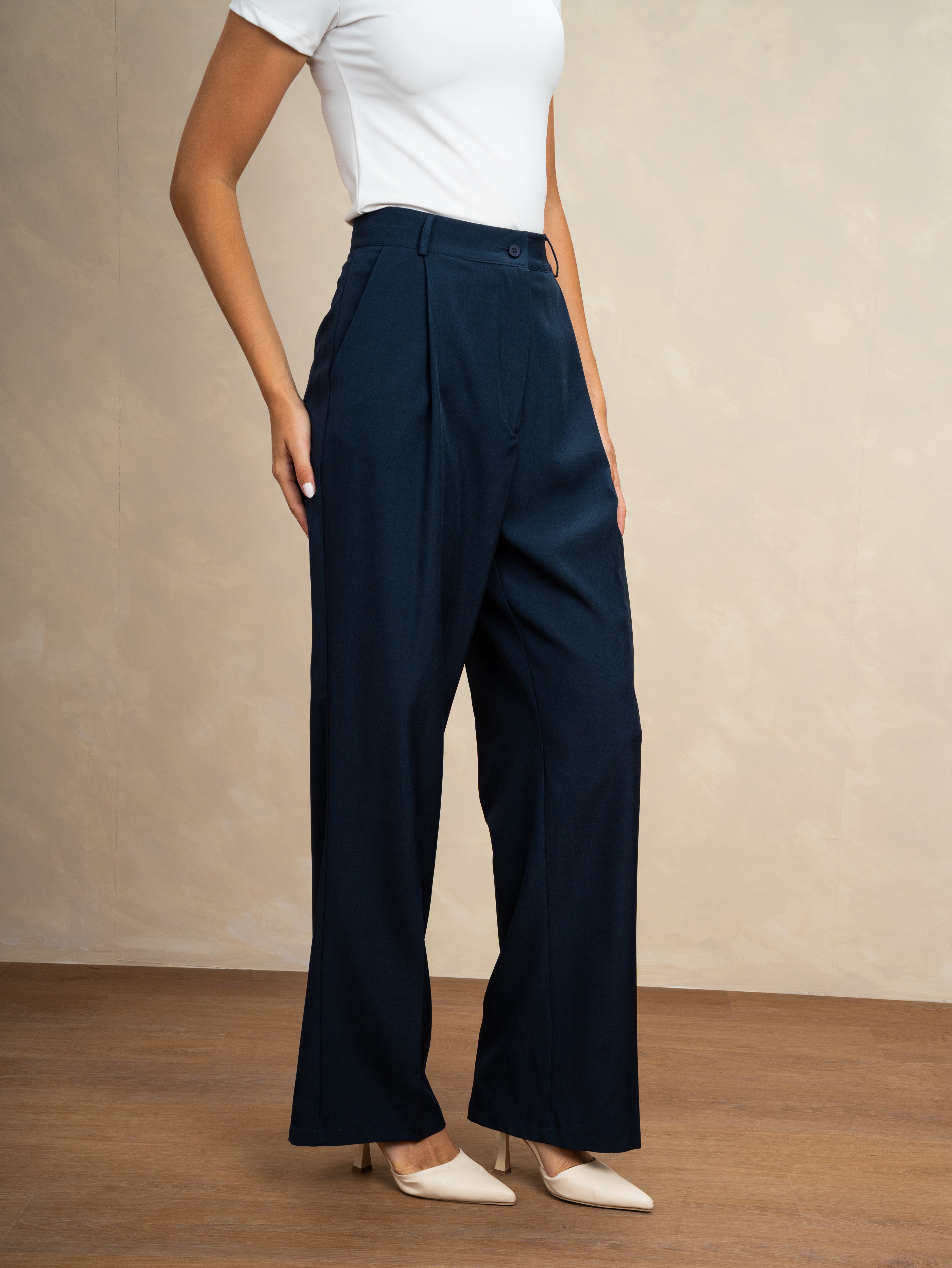 Classic Straight Leg - Trouser With Waist Button