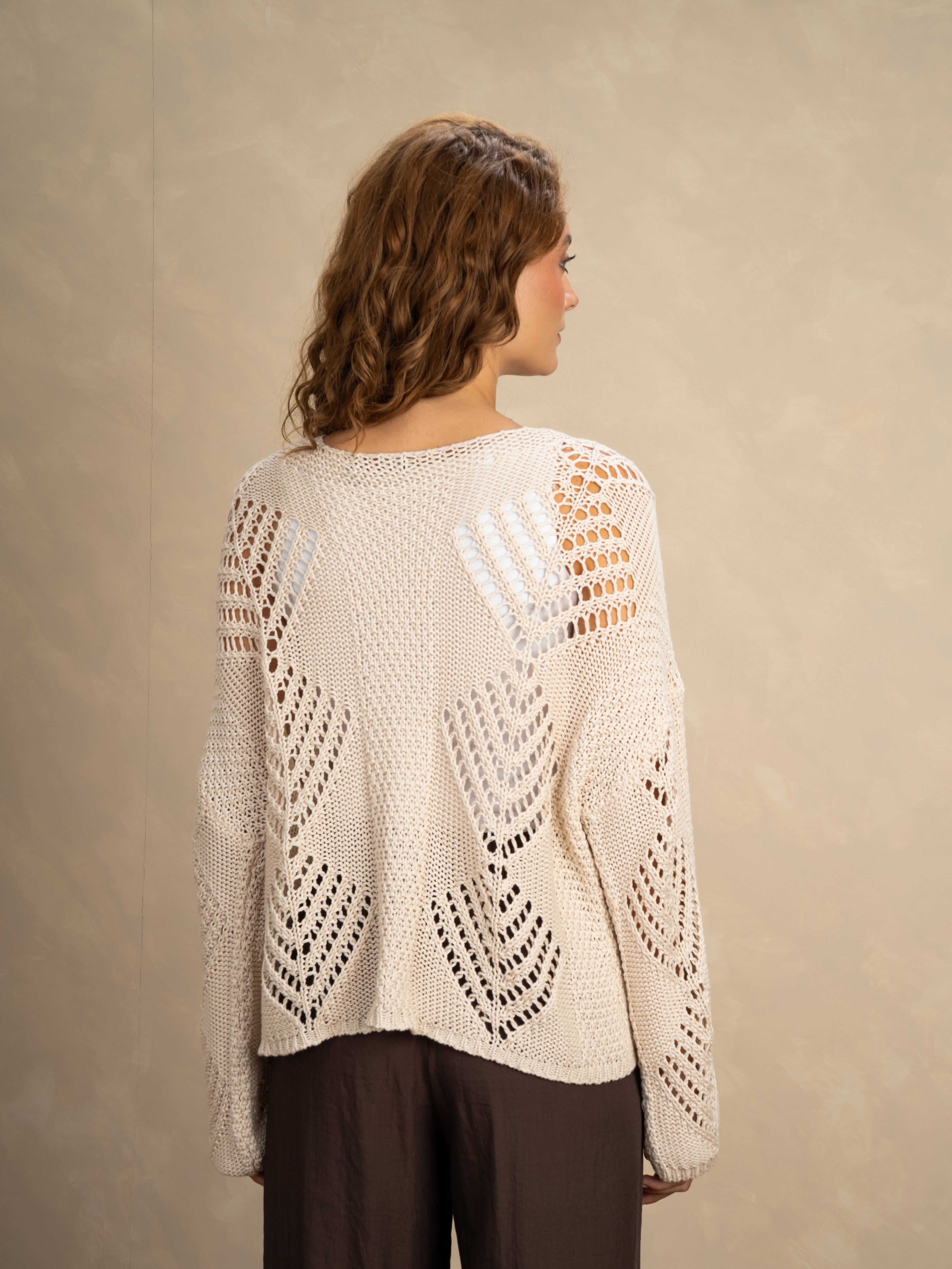 Knitwear Body With Cutout Triangle Pattern