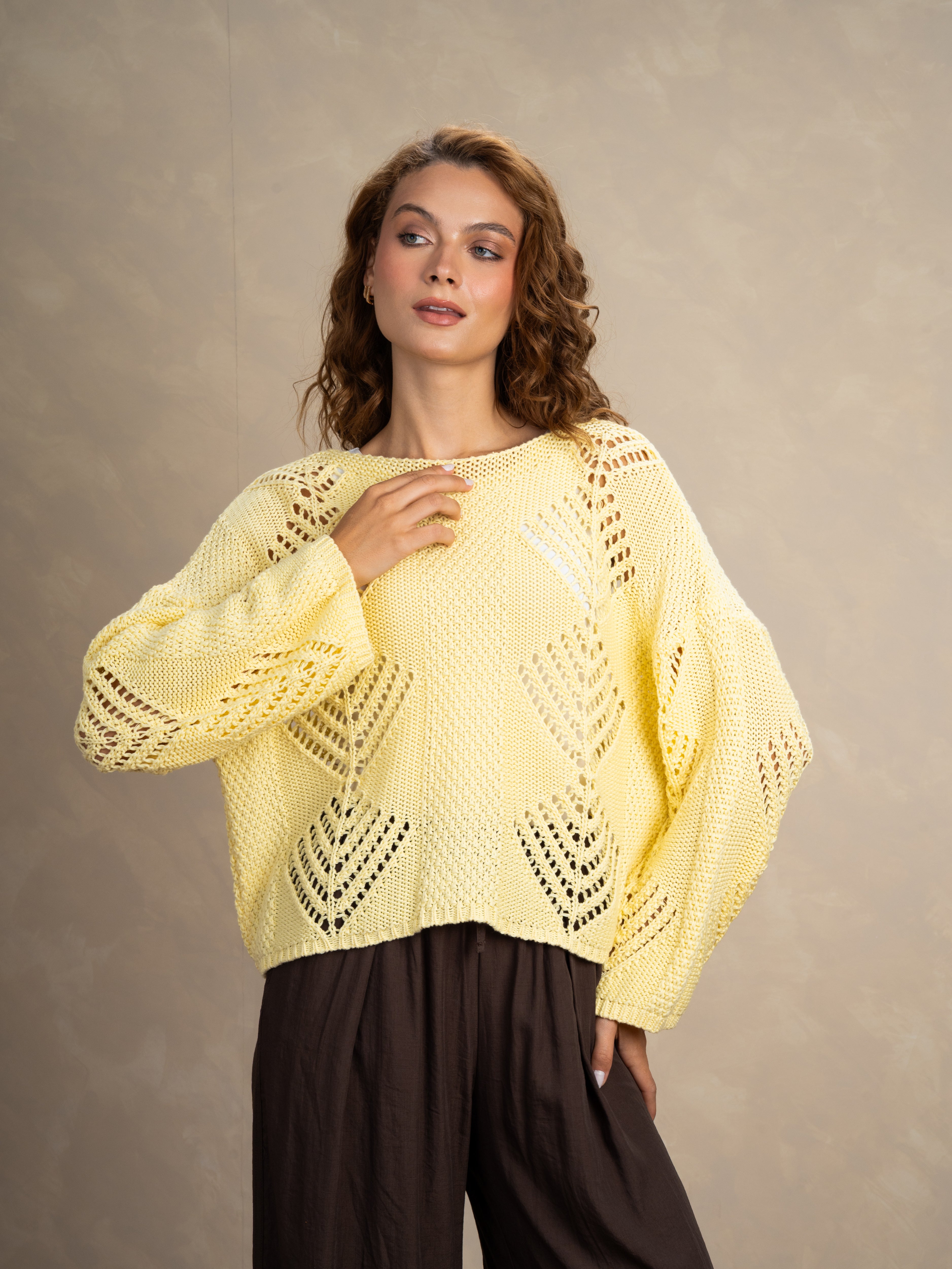 Knitwear Body With Cutout Triangle Pattern