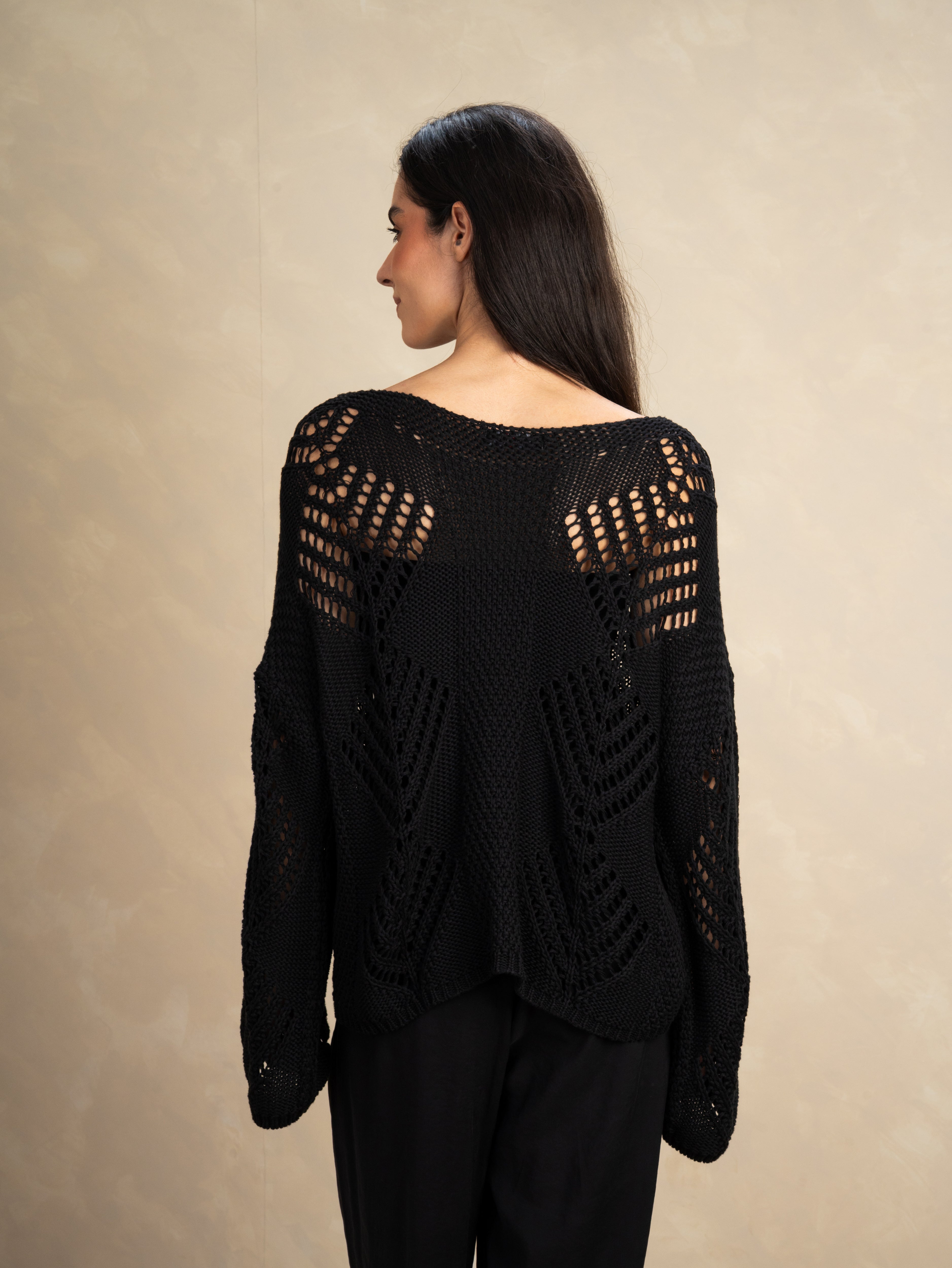 Knitwear Body With Cutout Triangle Pattern