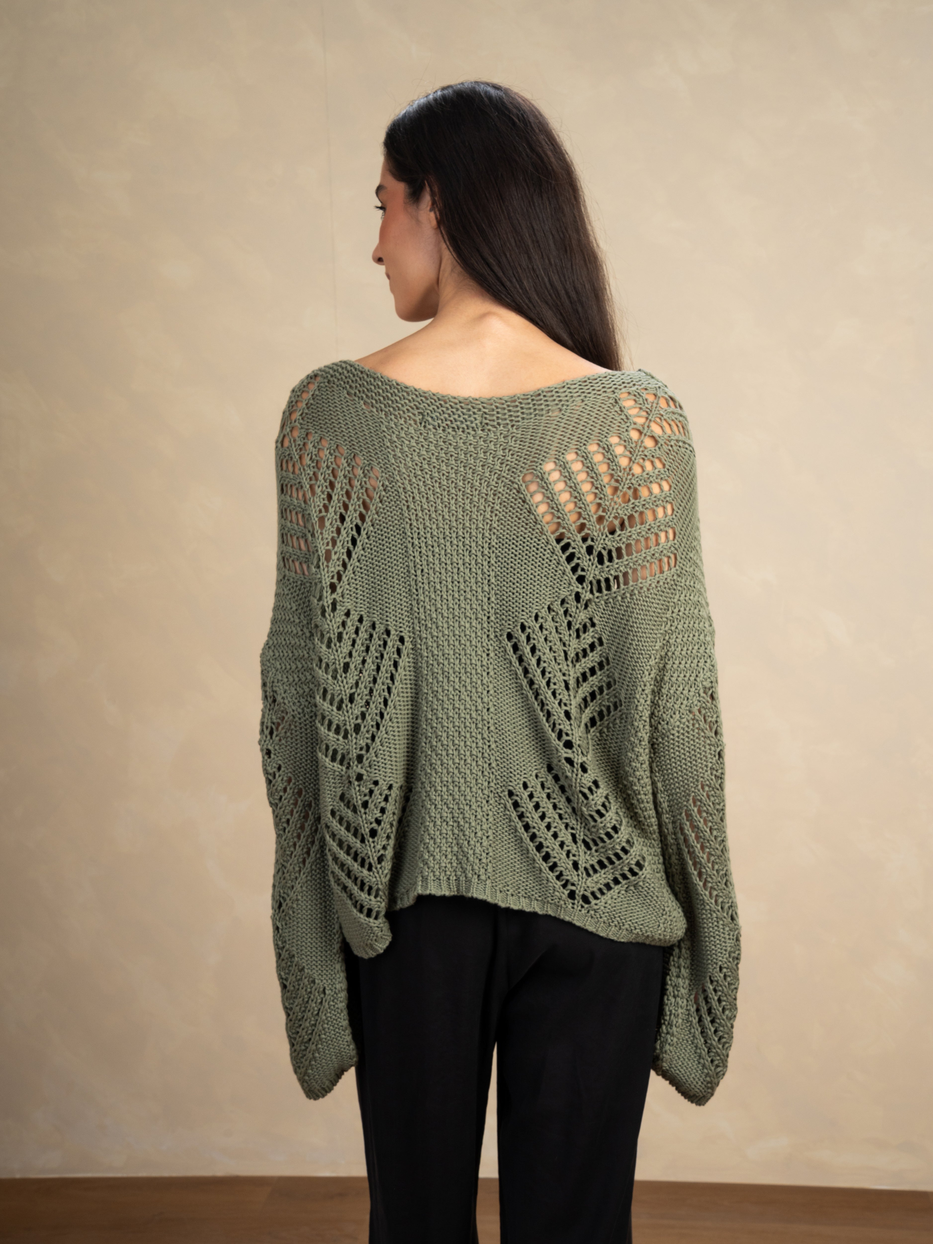 Knitwear Body With Cutout Triangle Pattern