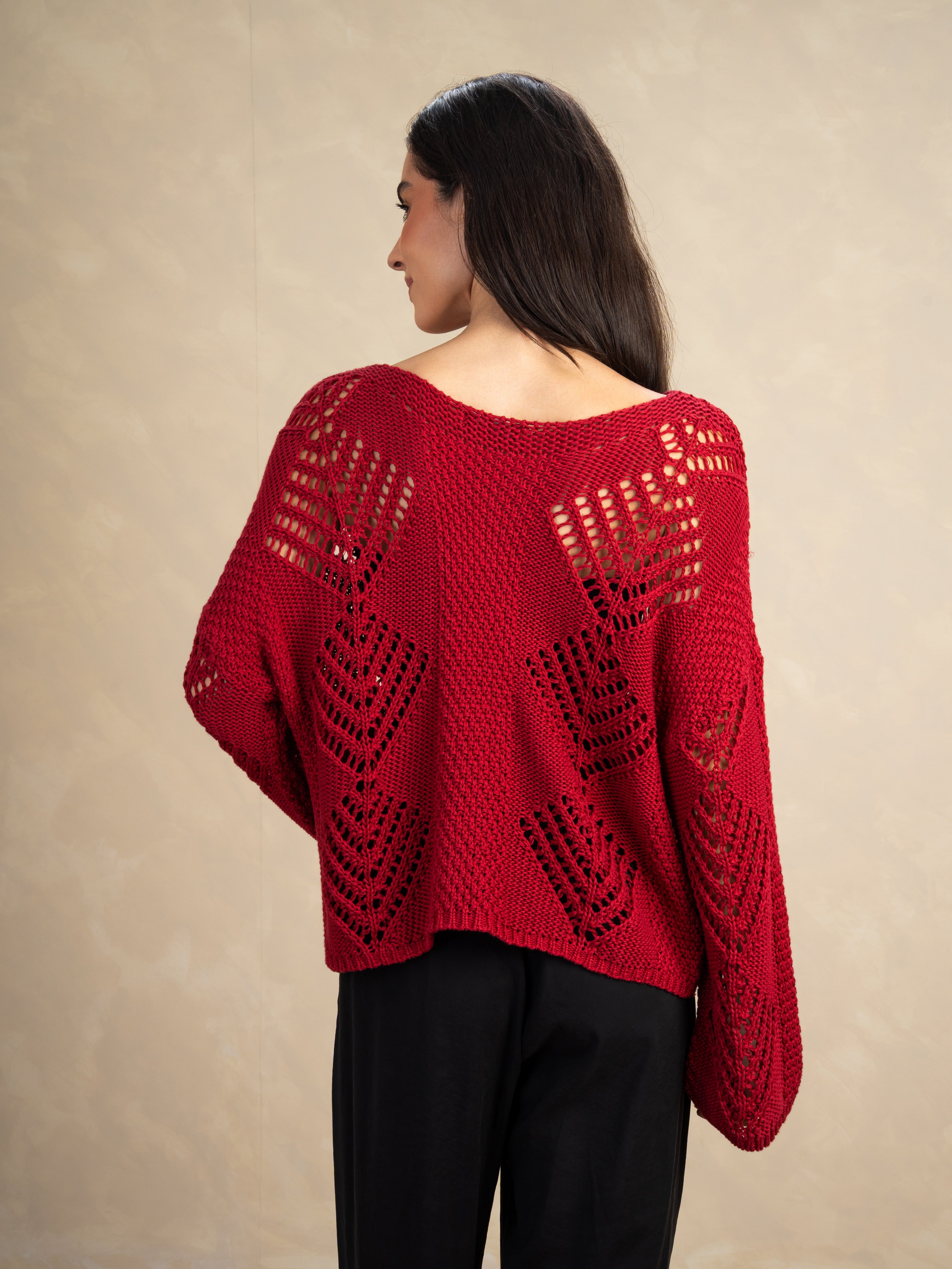 Knitwear Body With Cutout Triangle Pattern
