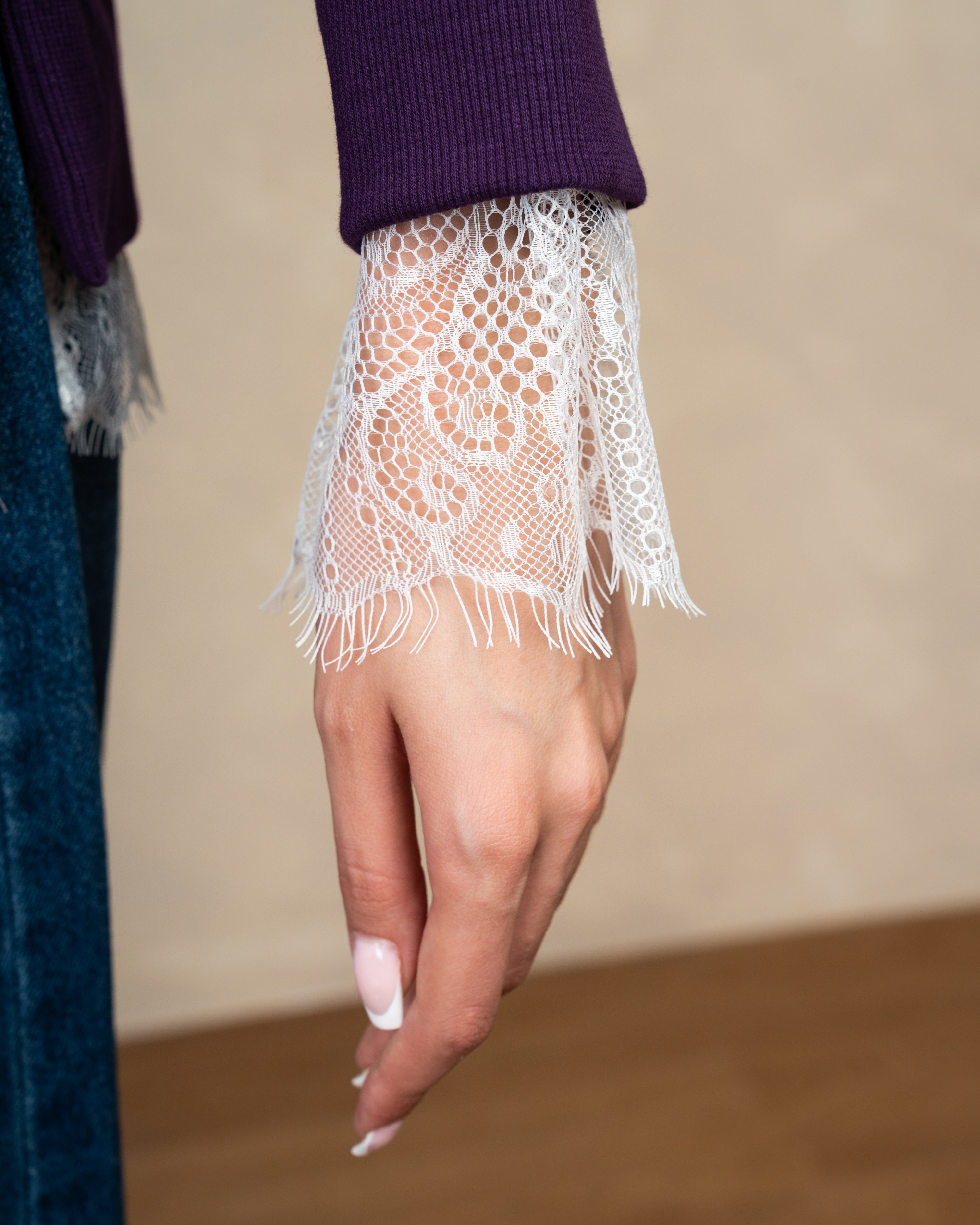 Sweatshirt With Lace Sleeves And Lace Waist