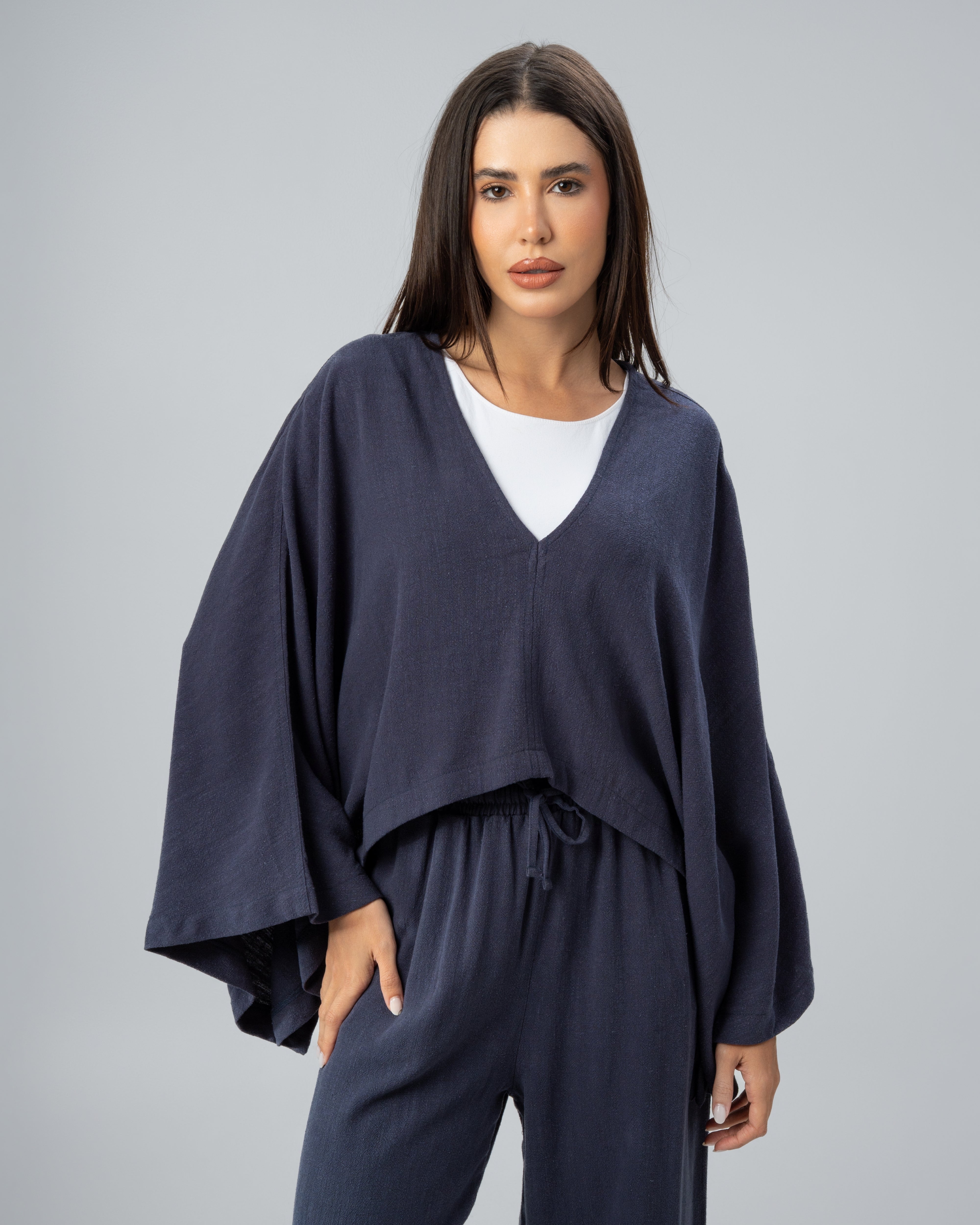 بلوزة سادة كبيرة الحجم