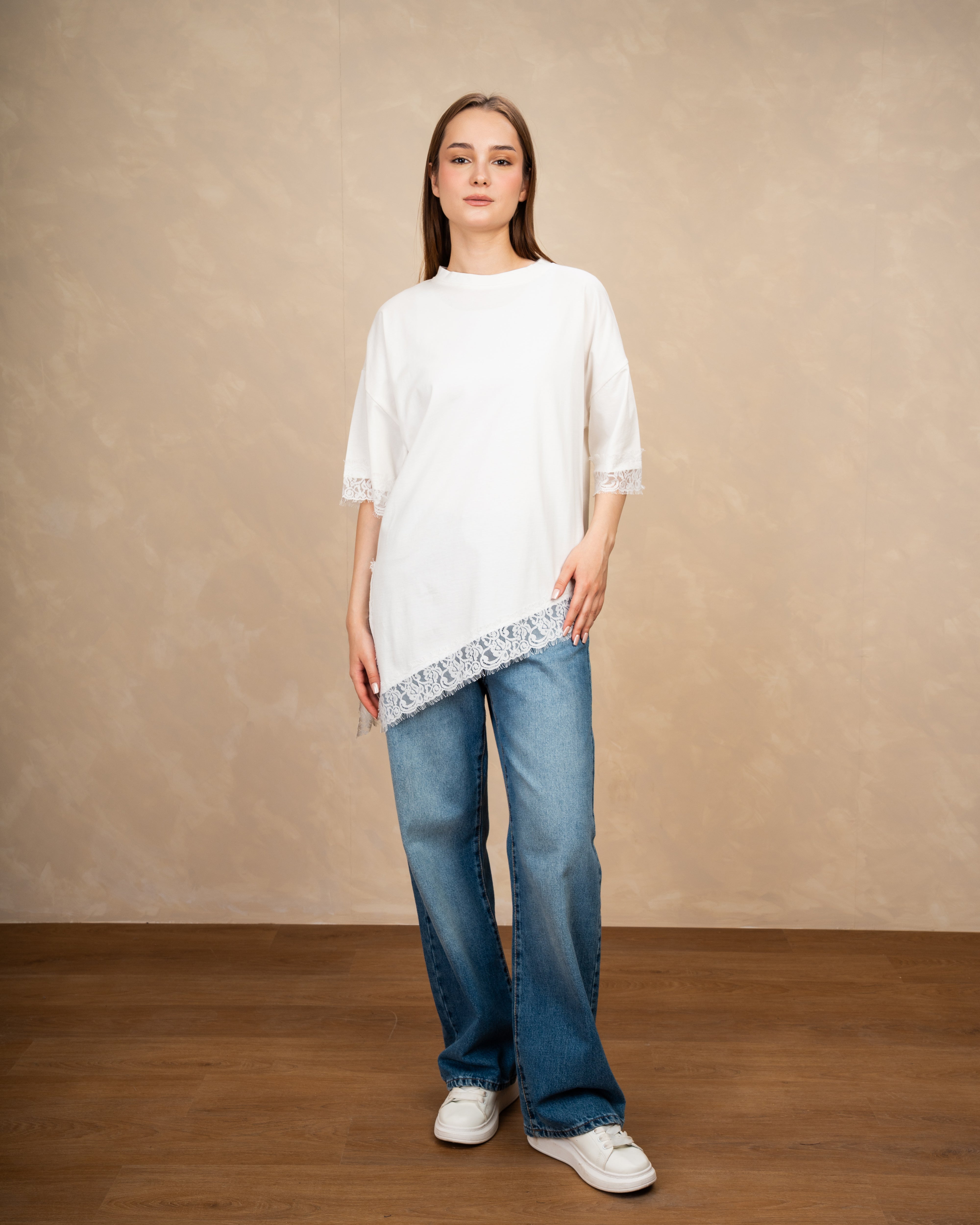T-Shirt With Lace Waist And Cuffs