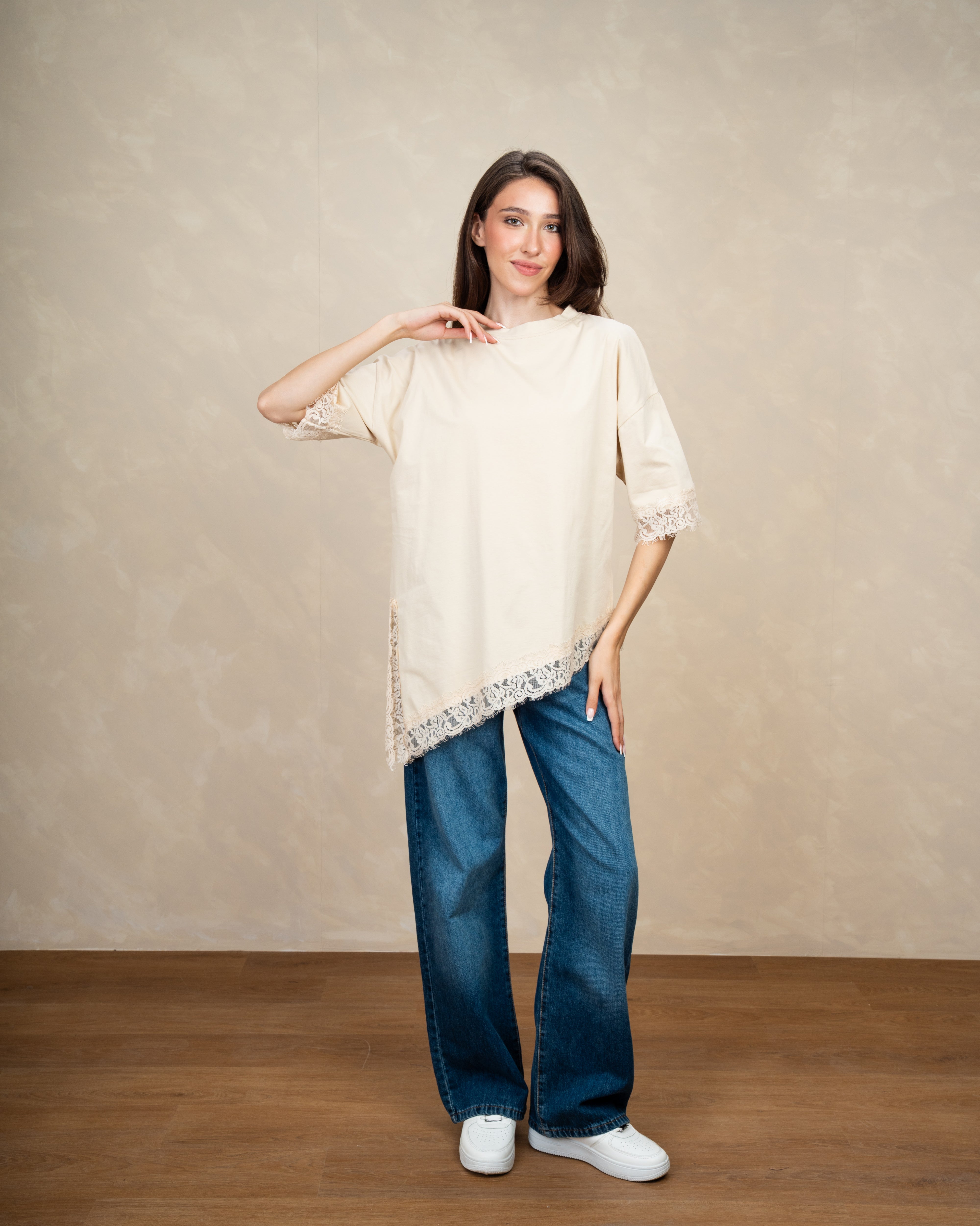 T-Shirt With Lace Waist And Cuffs