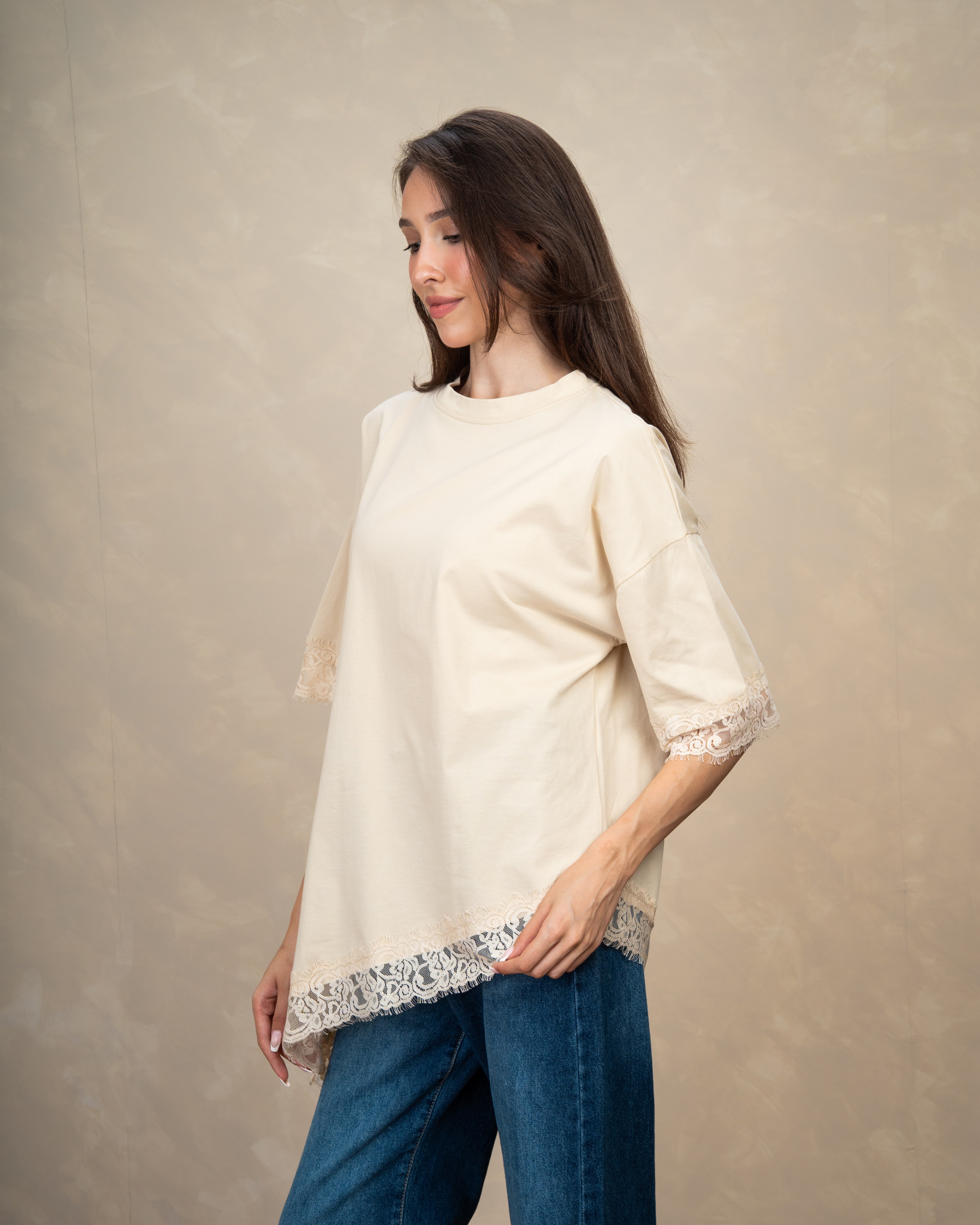 T-Shirt With Lace Waist And Cuffs