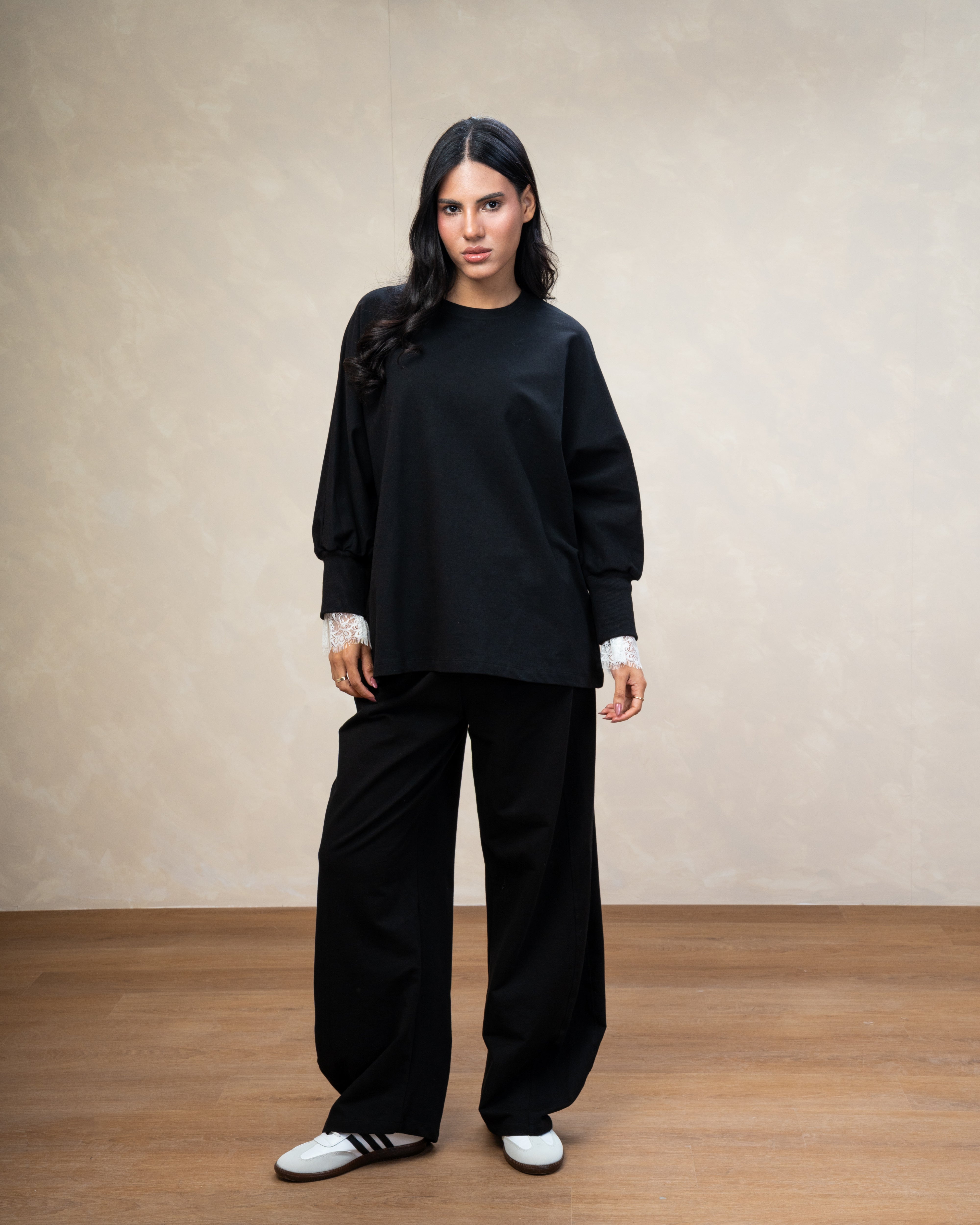 Sweatshirt With Lace Sleeves