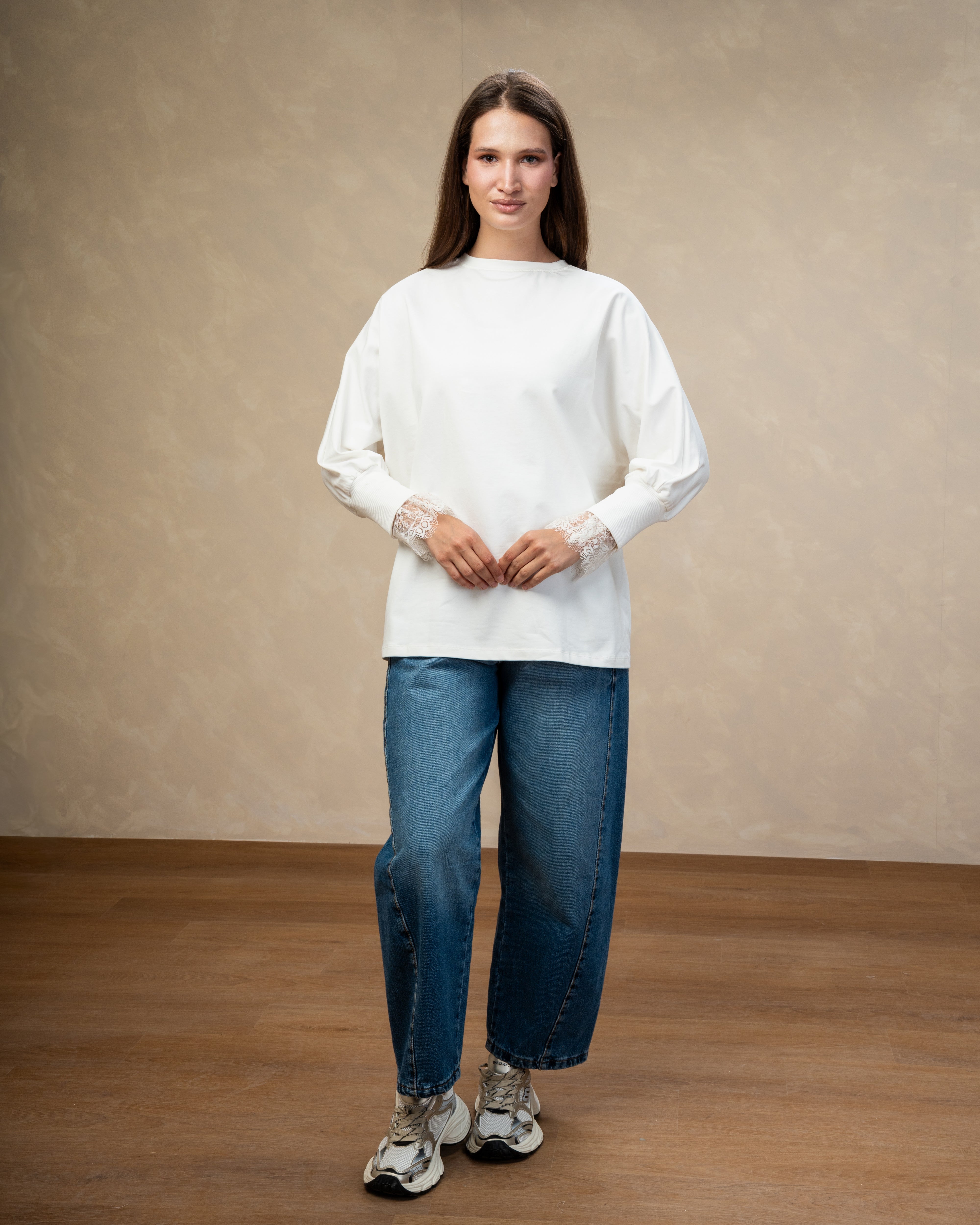 Sweatshirt With Lace Sleeves