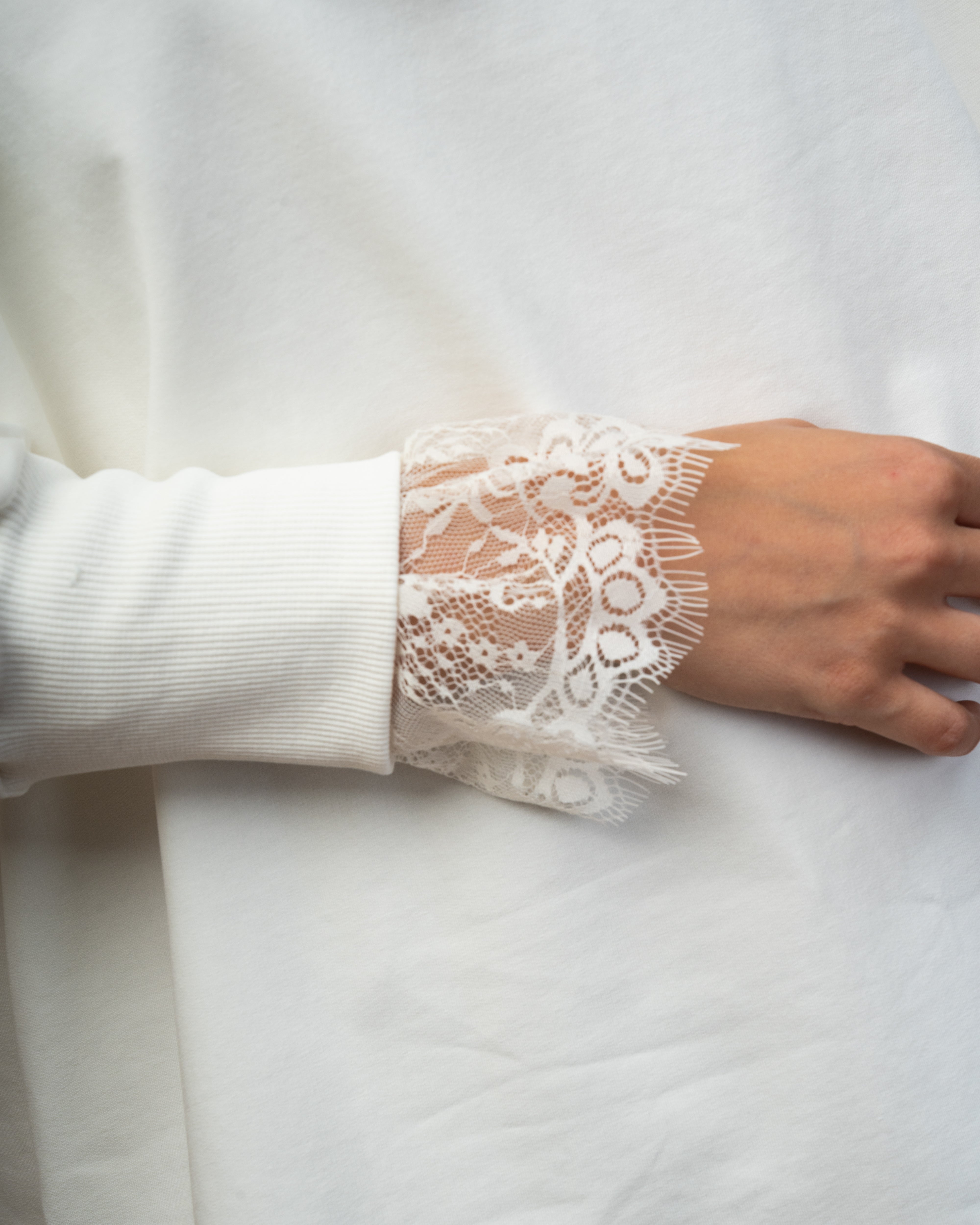 Sweatshirt With Lace Sleeves