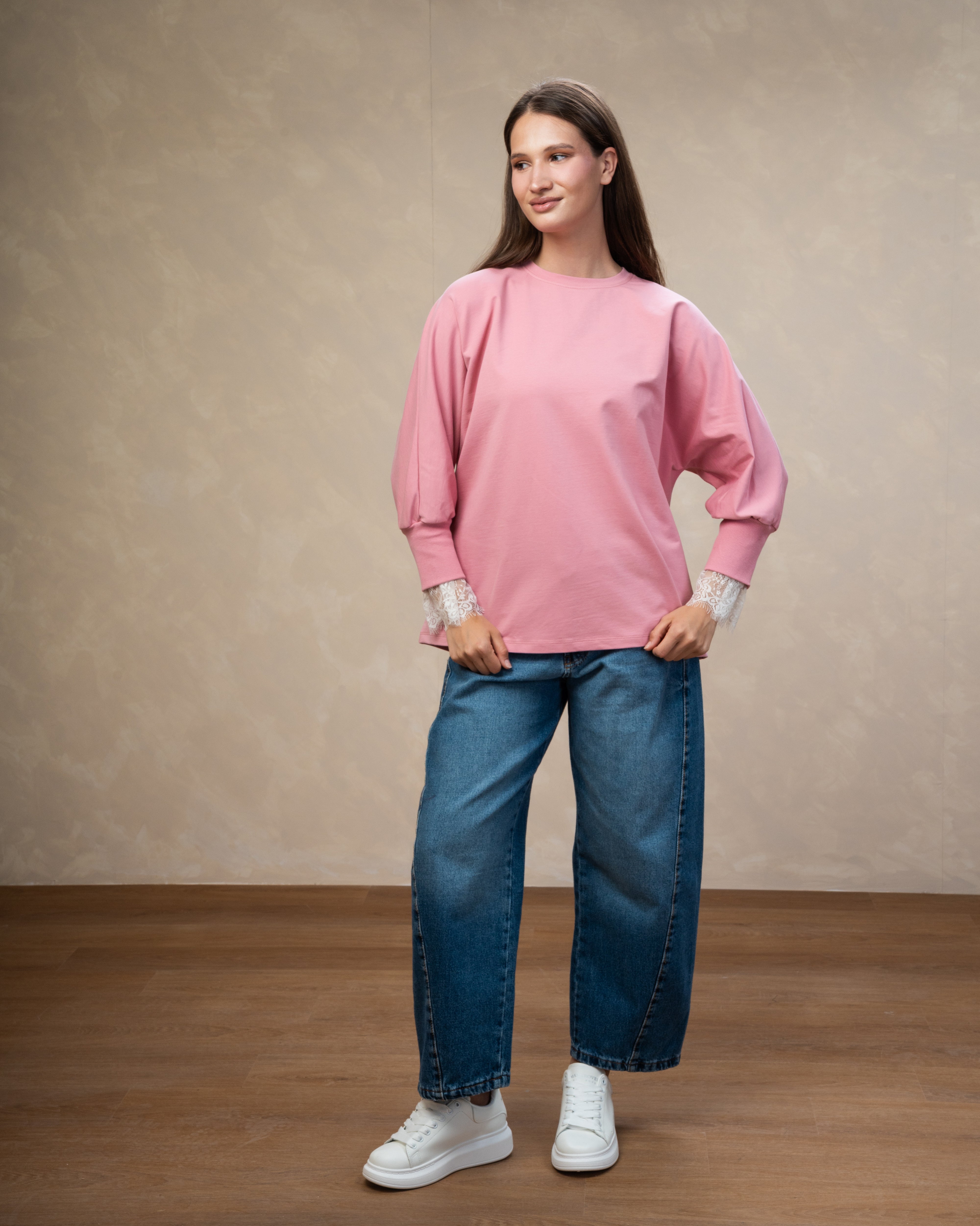 Sweatshirt With Lace Sleeves