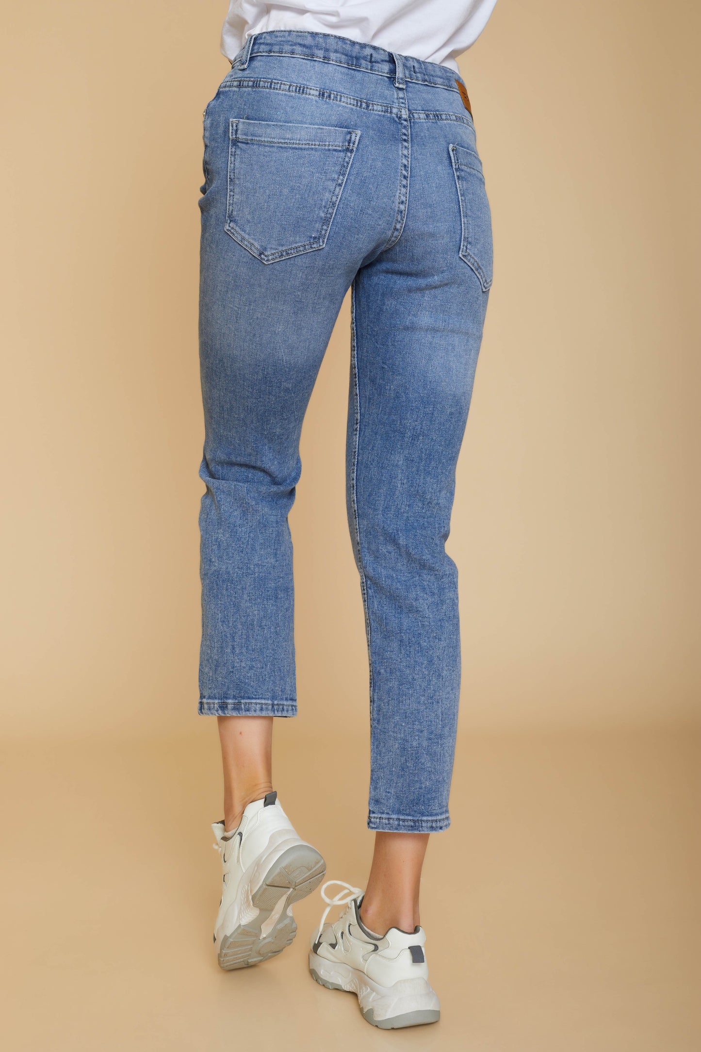 Jeans Scratched- Mom Fit