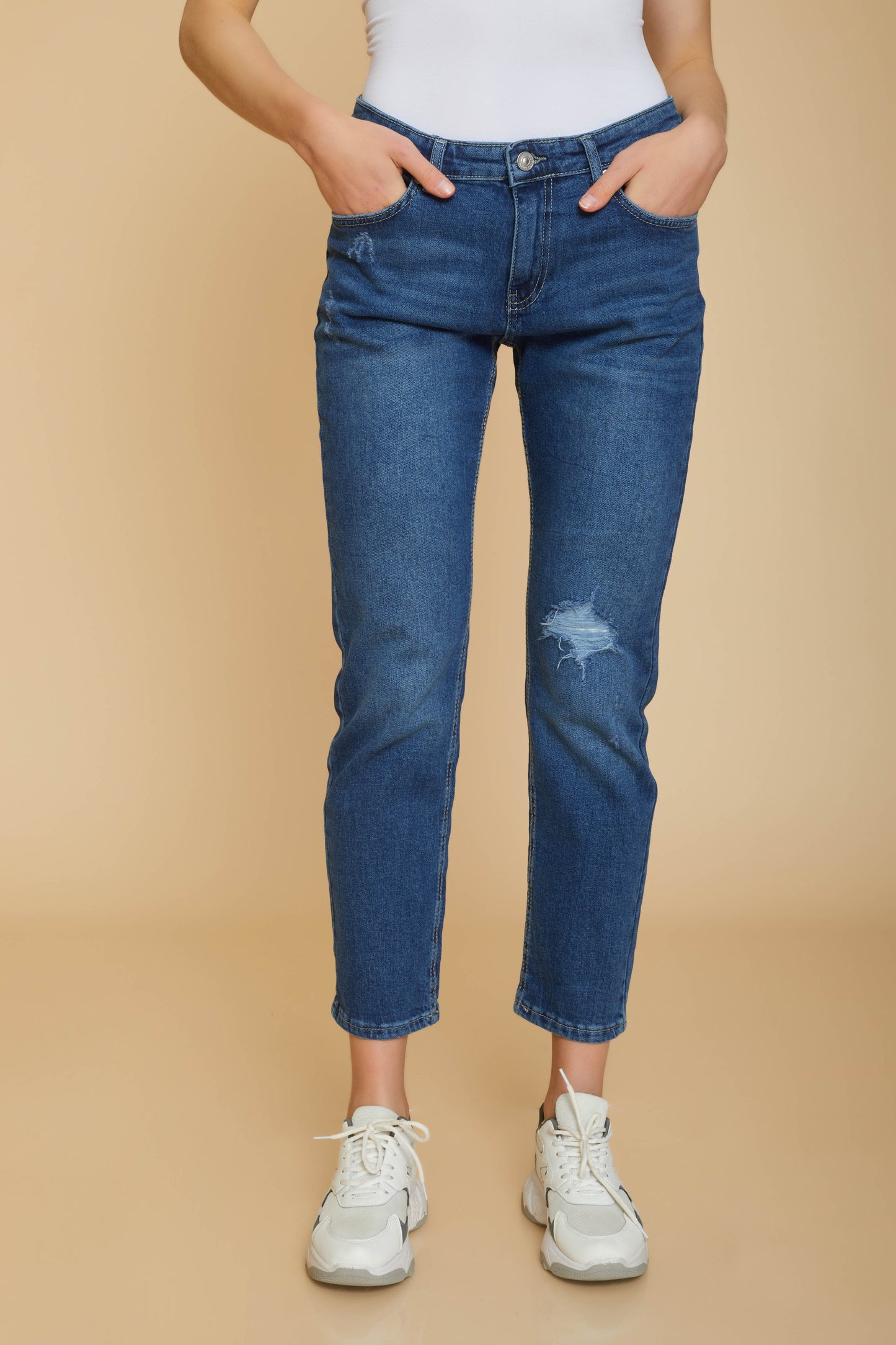 Jeans Scratched- Mom Fit